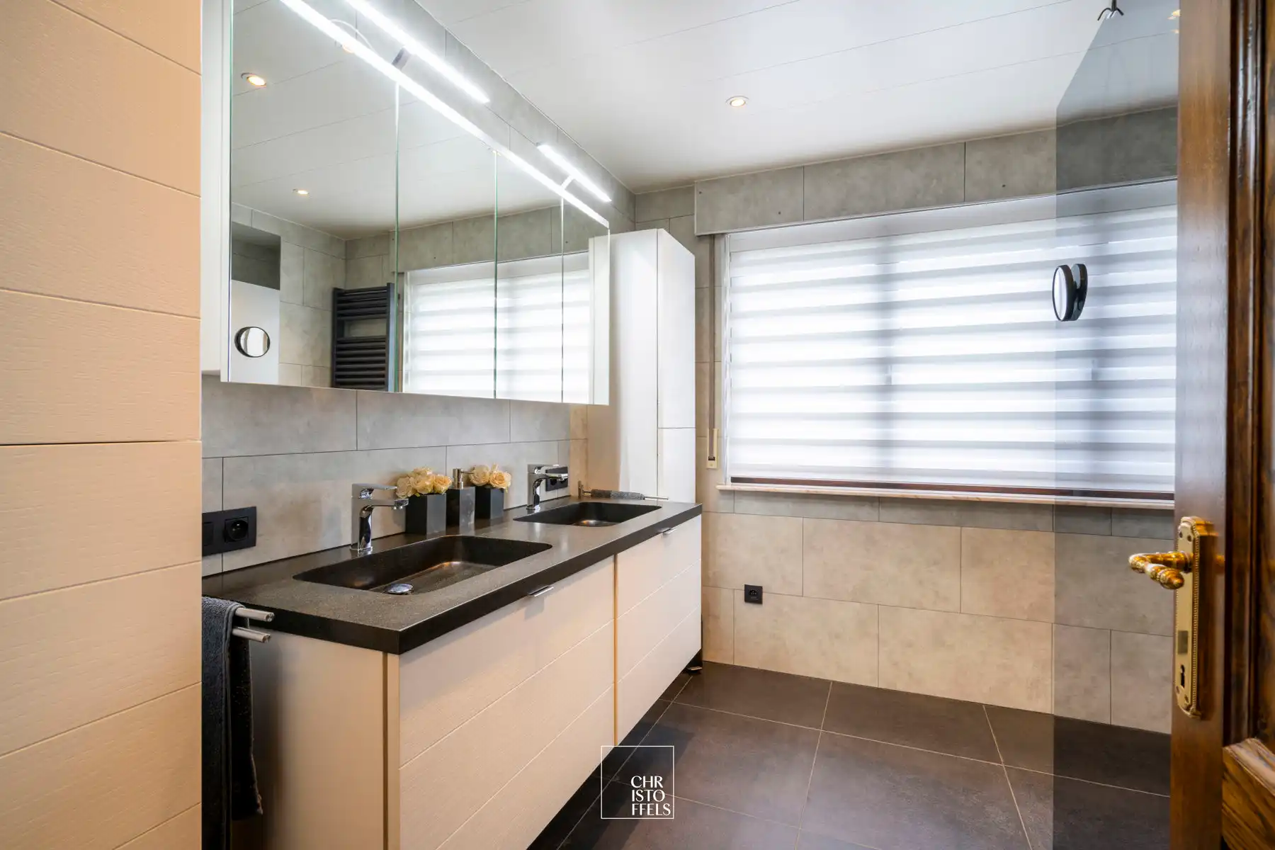 Ruime gezinswoning met tuin op een perceel van 876 m2 foto 2