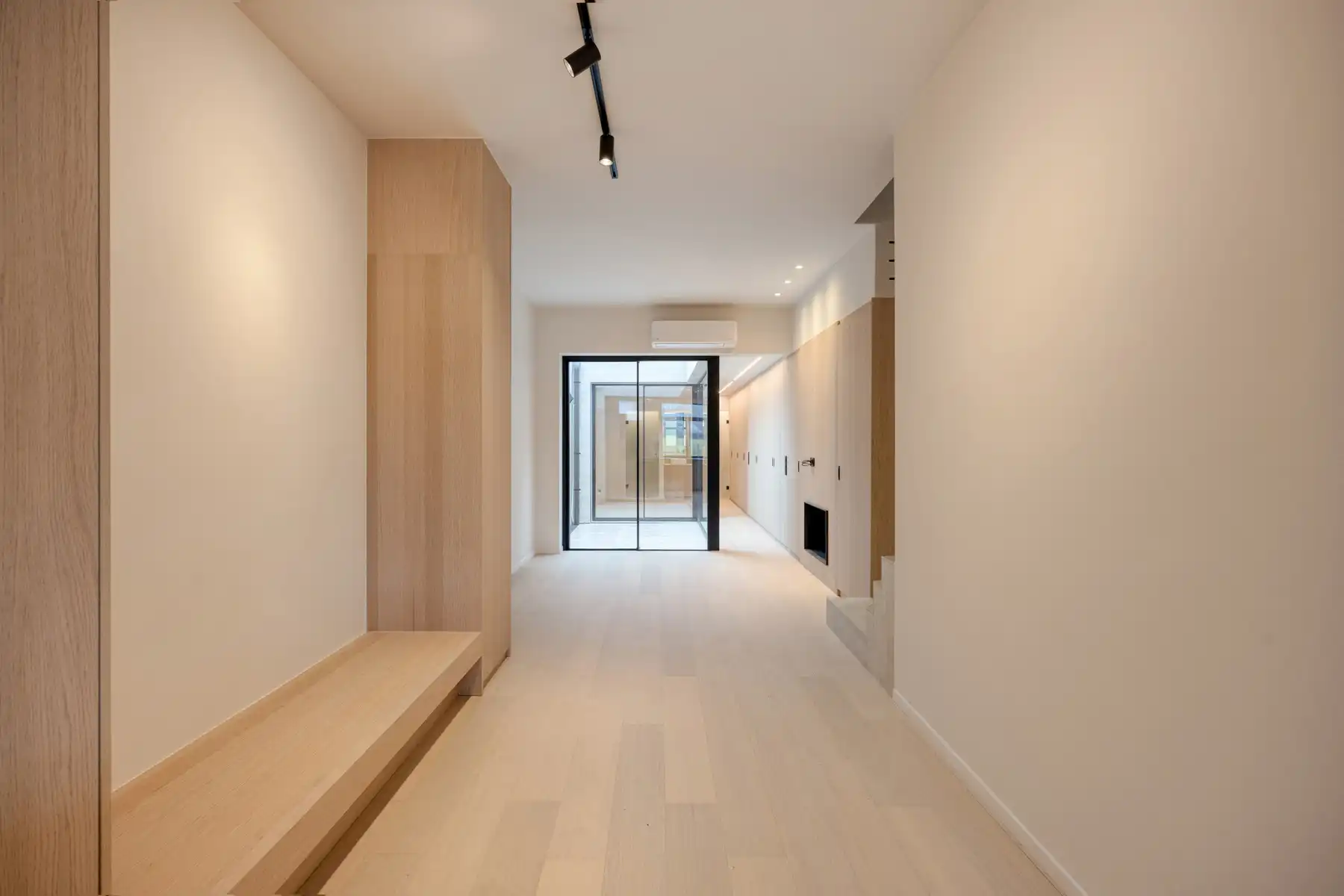 Stijlvol gerenoveerde woning met 3 slaapkamers  foto 2