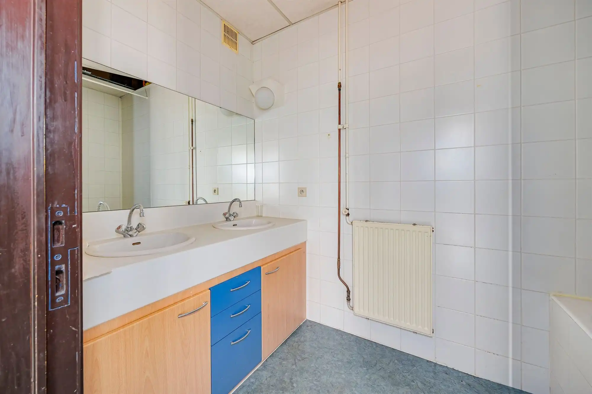 Authentiek handelshuis op gunstige locatie in hartje Merksem! foto 22