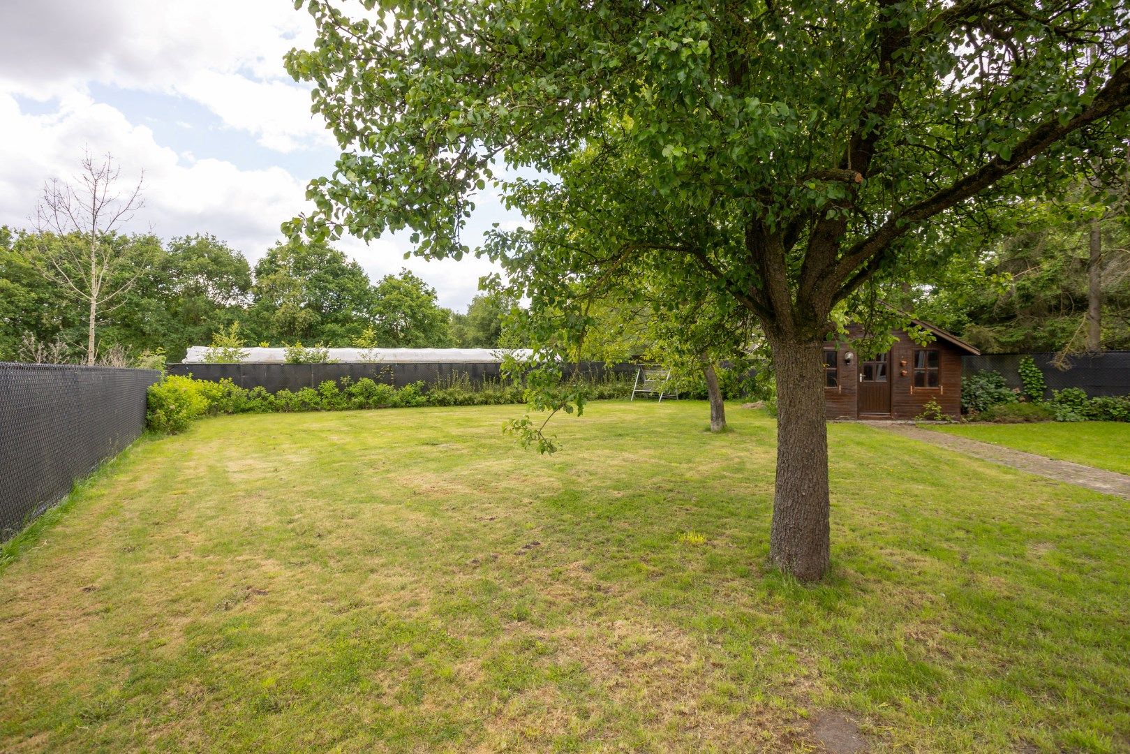 Ruime woning met vrij zicht te koop! foto 29