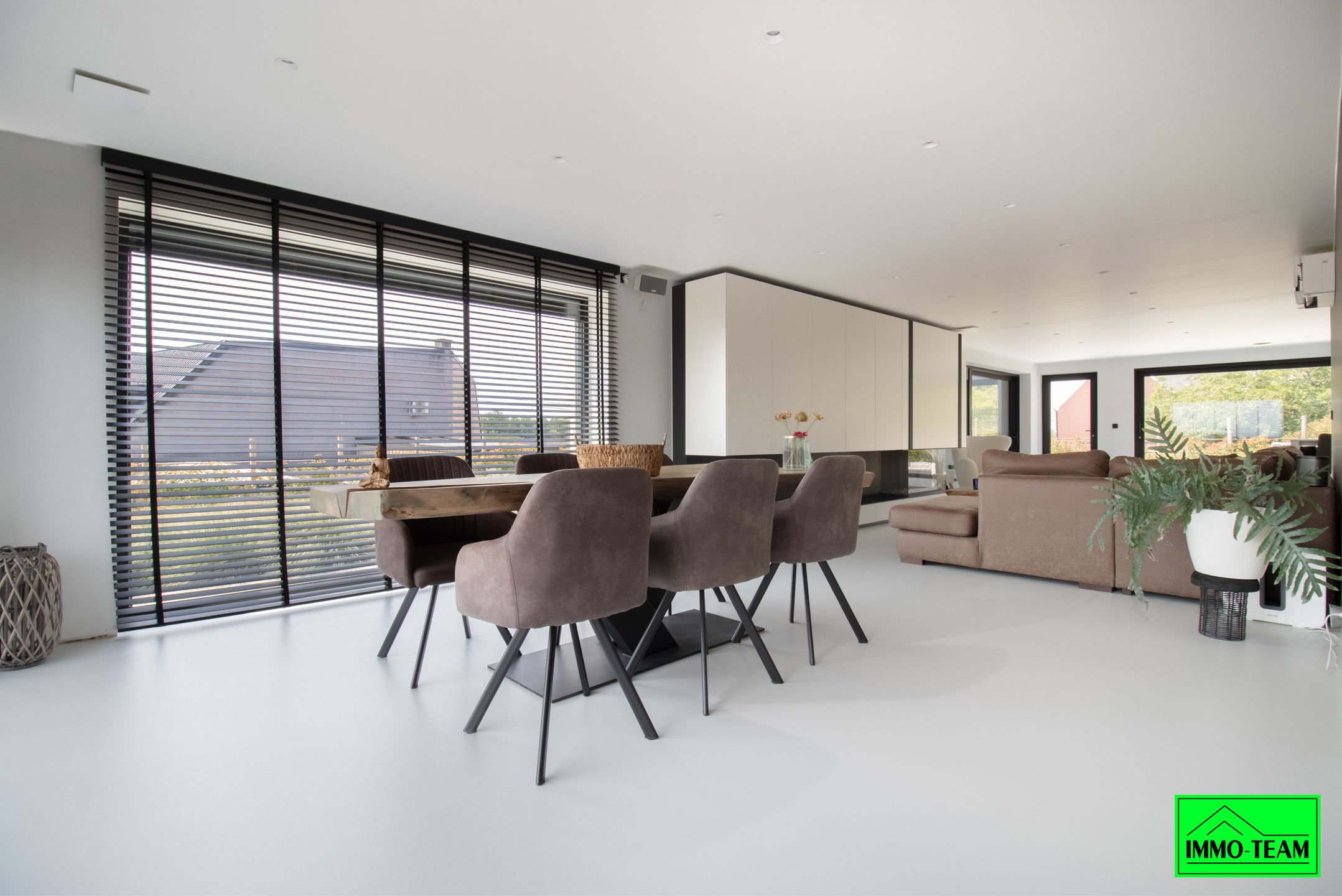 Strakke architectuur,  instapklaar wonen op topniveau foto 2