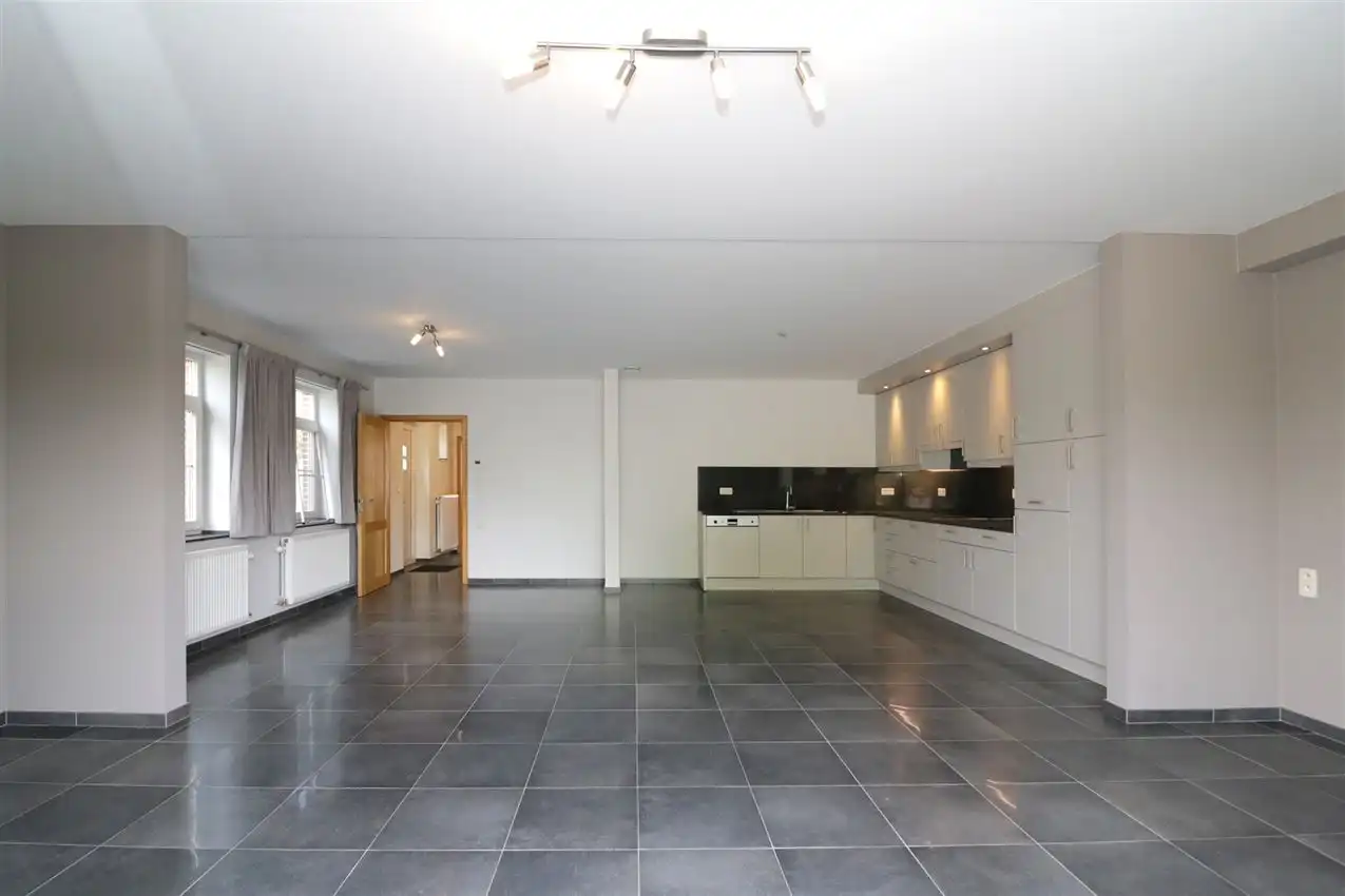Recente woning met vier slpk, tuin, garage op rustige locatie foto 7