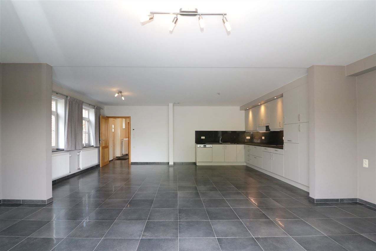 Recente woning met vier slpk, tuin, garage op rustige locatie foto 7