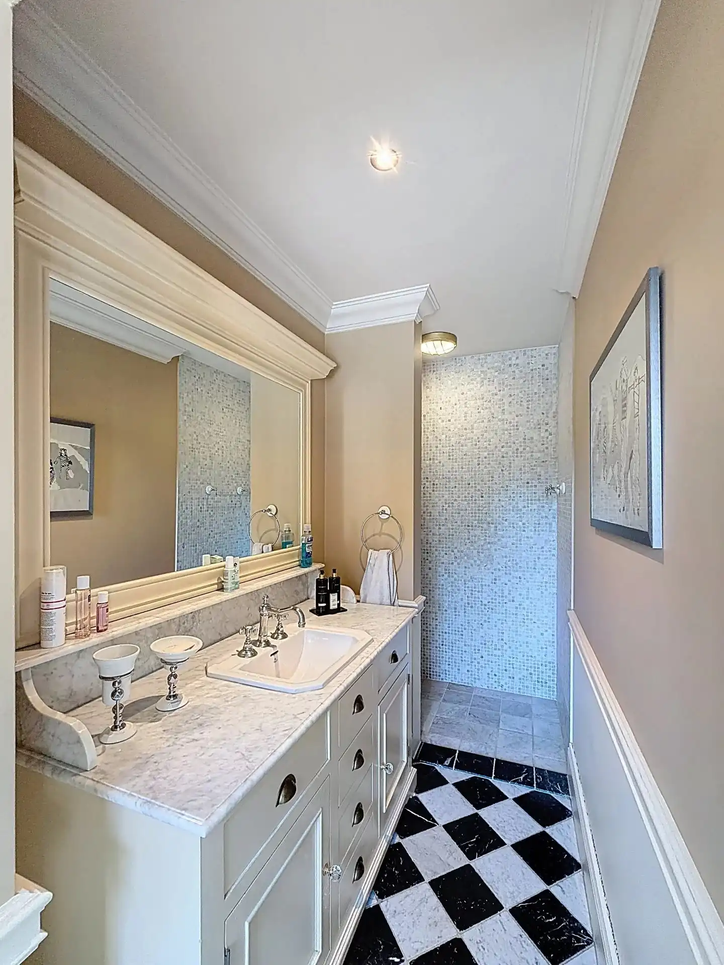 Prachtige luxueuze villa in Amerikaanse stijl met 4 slaapkamers en 2 badkamers. foto 24