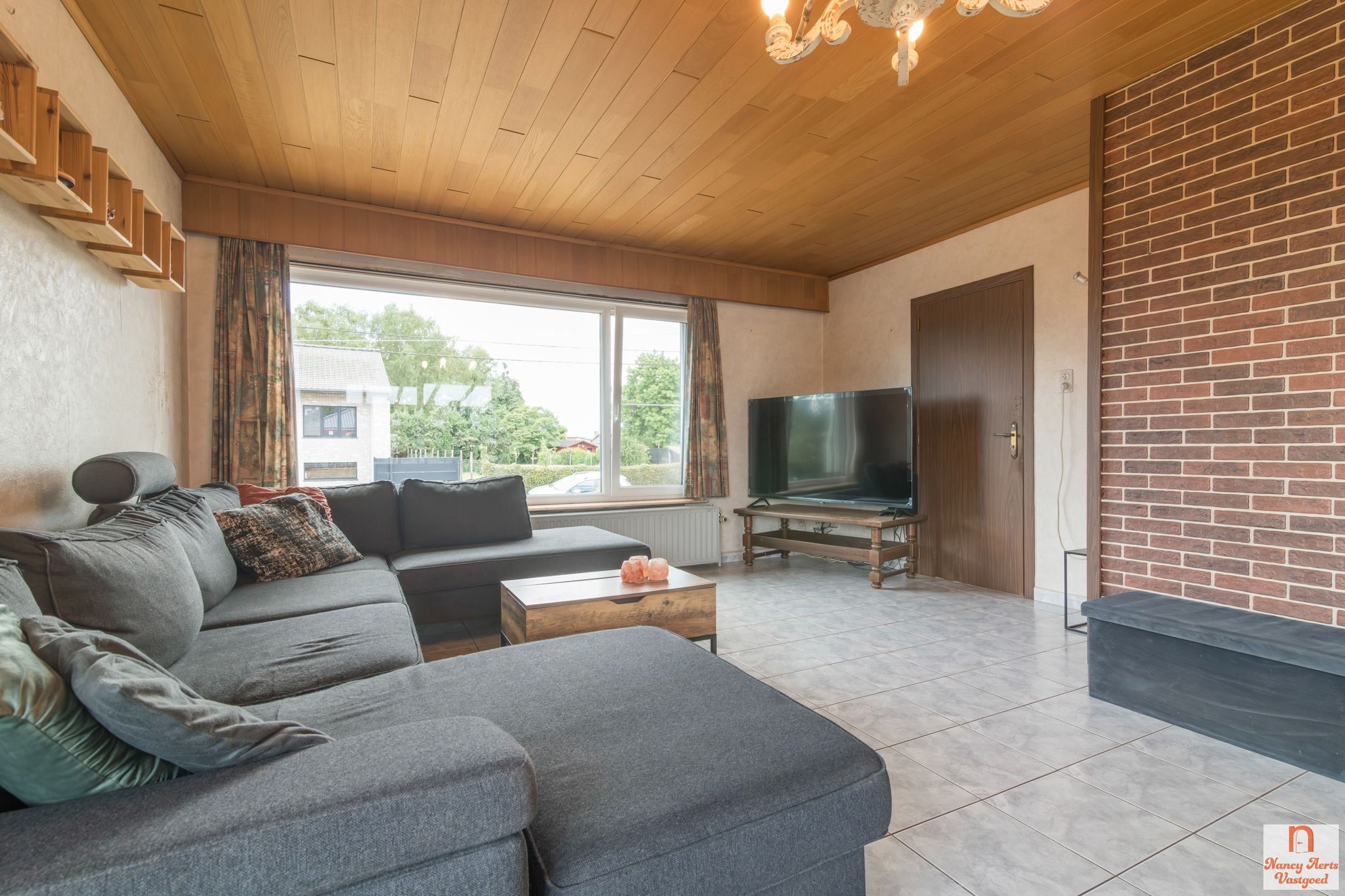 Split-level woning met veel ruimte en potentieel foto 10