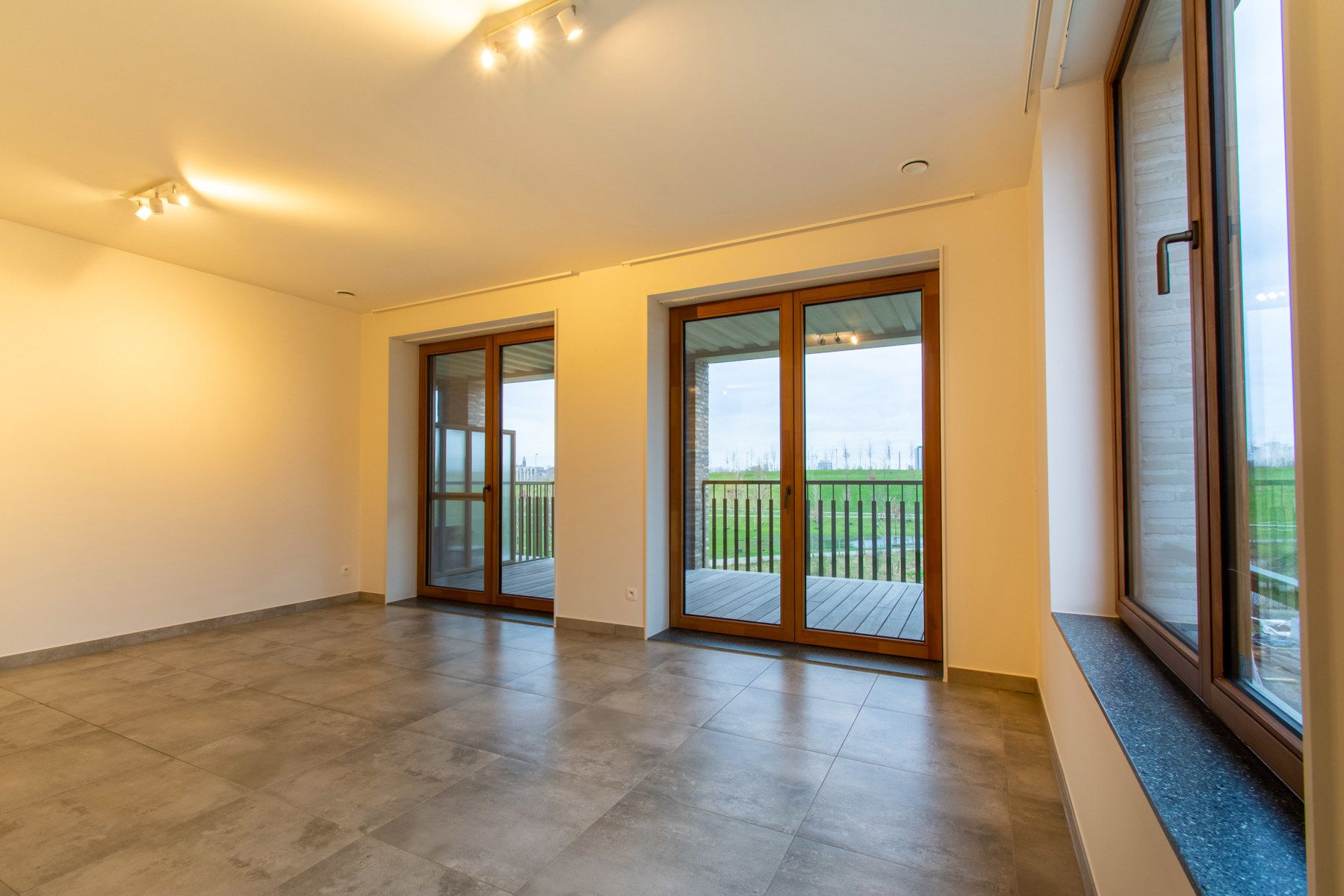 Prachtige 2 slaapkamers appartement met parkzicht foto 3