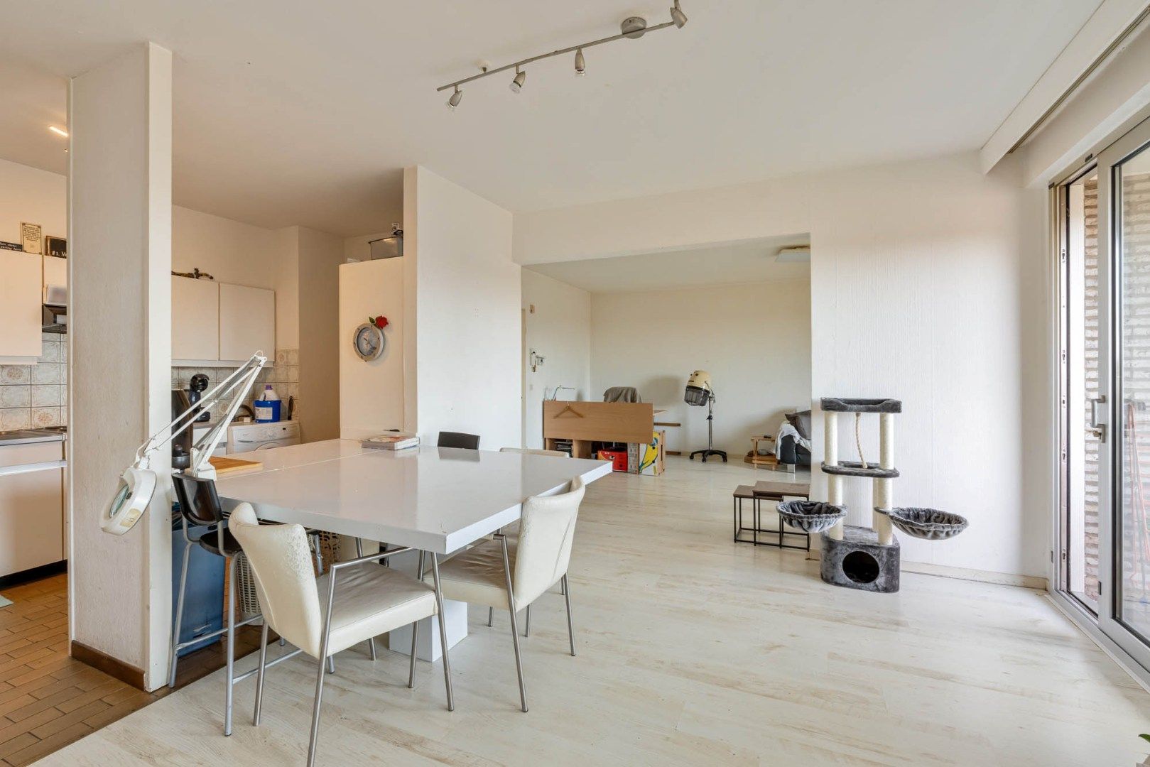 Functioneel investeringsappartement voorzien van 3 slaapkamers, een terras, autostandplaats en kelderberging!  foto 12