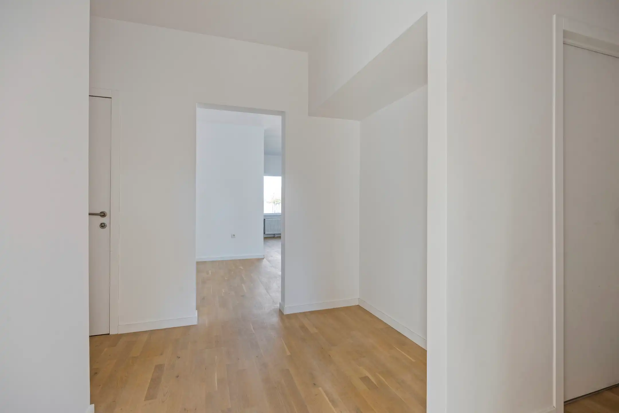 Gelijkvloers, gerenoveerd appartement met 2 slaapkamers foto 4