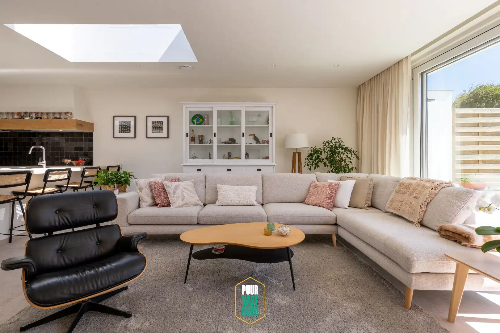 Prachtige, compleet gerenoveerde, zonnige woning met tuin foto 4