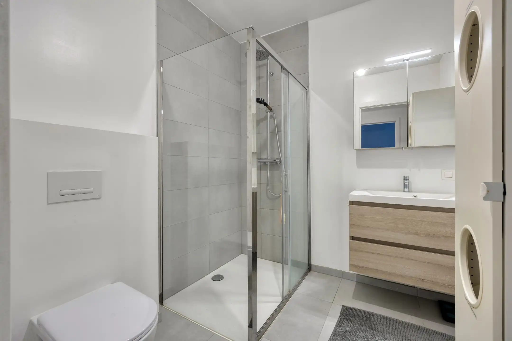 Recent, gelijkvloers appartement met 2 slaapkamers en terras foto 12