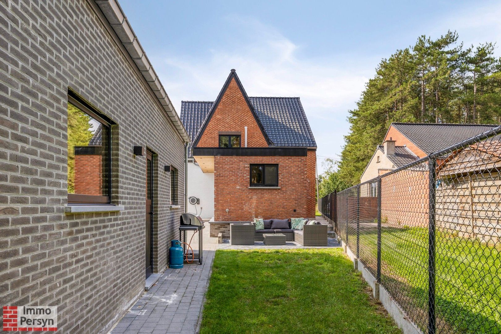 Instapklare en volledig gerenoveerde woning met 3 slpk en garage foto 30
