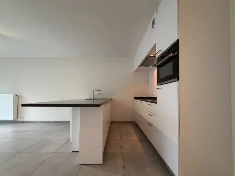 Gelijkvloers appartement met terras en tuintje op een uitstekende locatie in het centrum van het charmante Veurne! foto 6