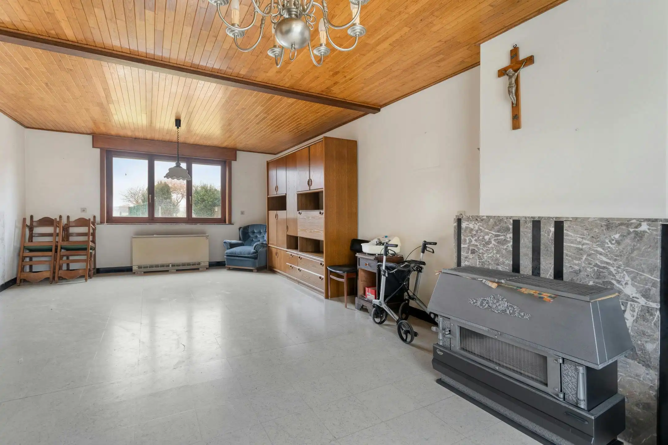 Ruime woning met tuin en garage op 380m² te Leisele. foto 11