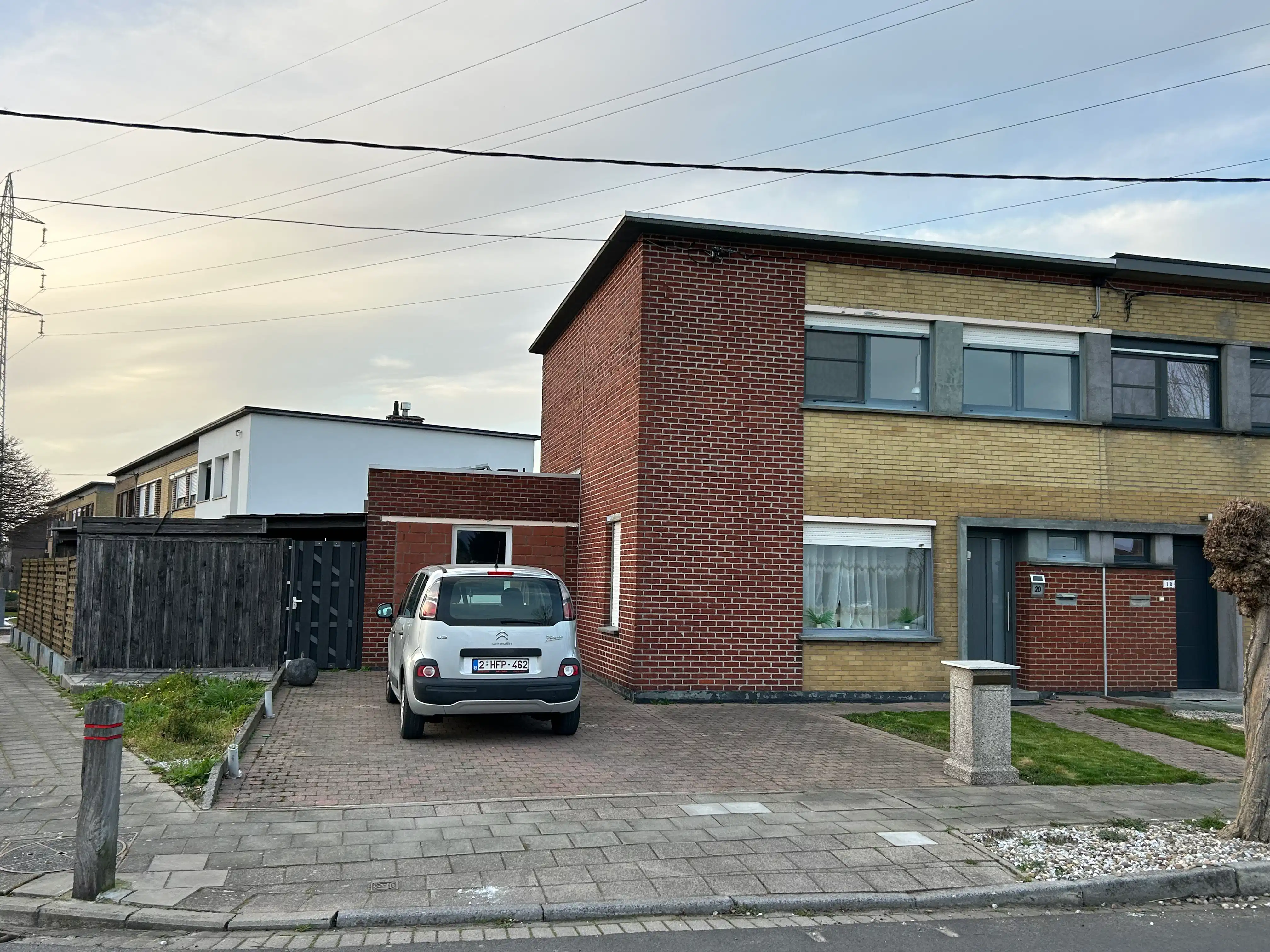 Mooi afgewerkte hoekwoning met 4 slaapkamers en uitgerust met zonnepanelen. foto 22