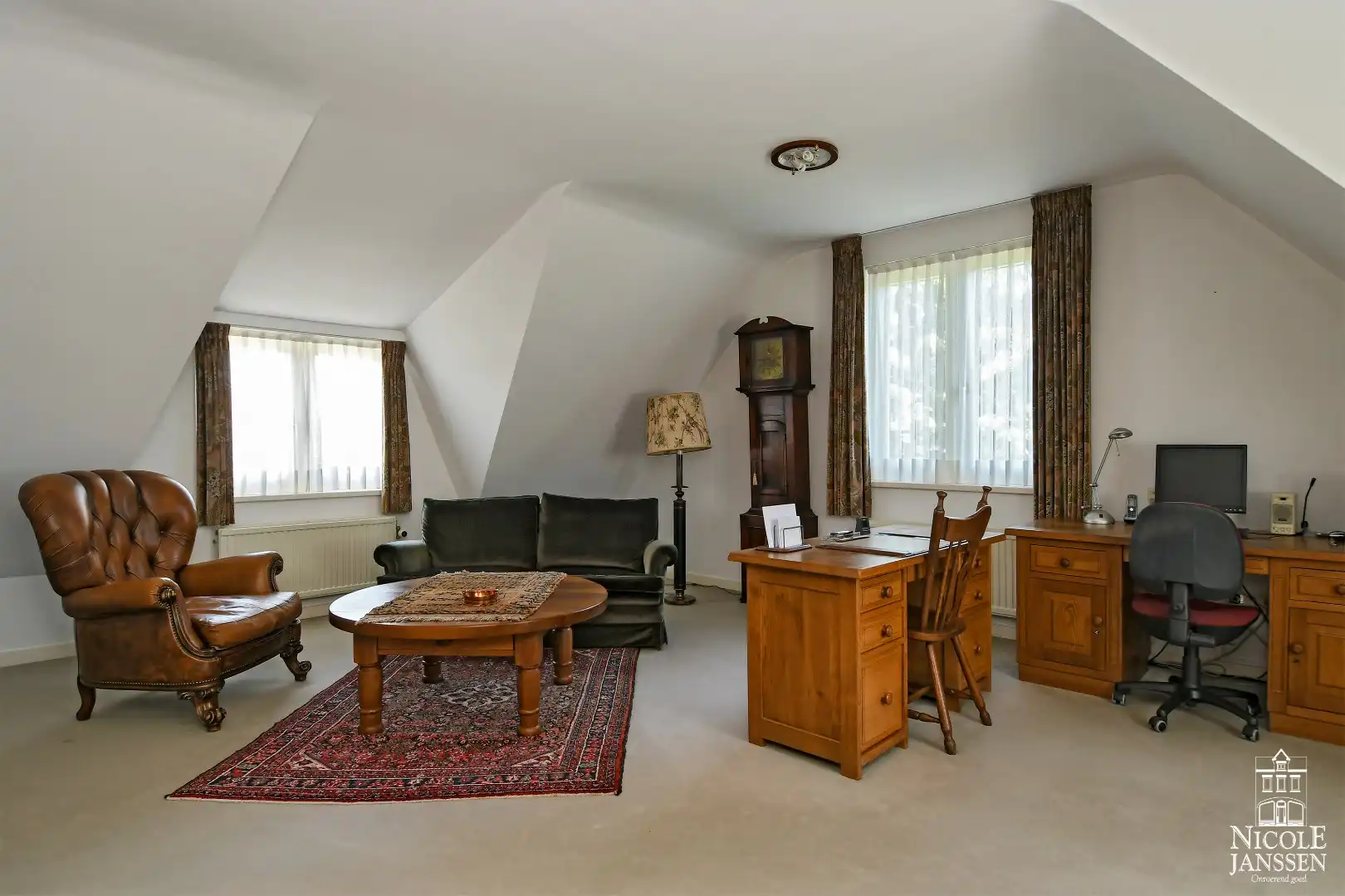 Stijlvol en ruim ingedeeld landhuis met grote tuin in het centrum foto 18