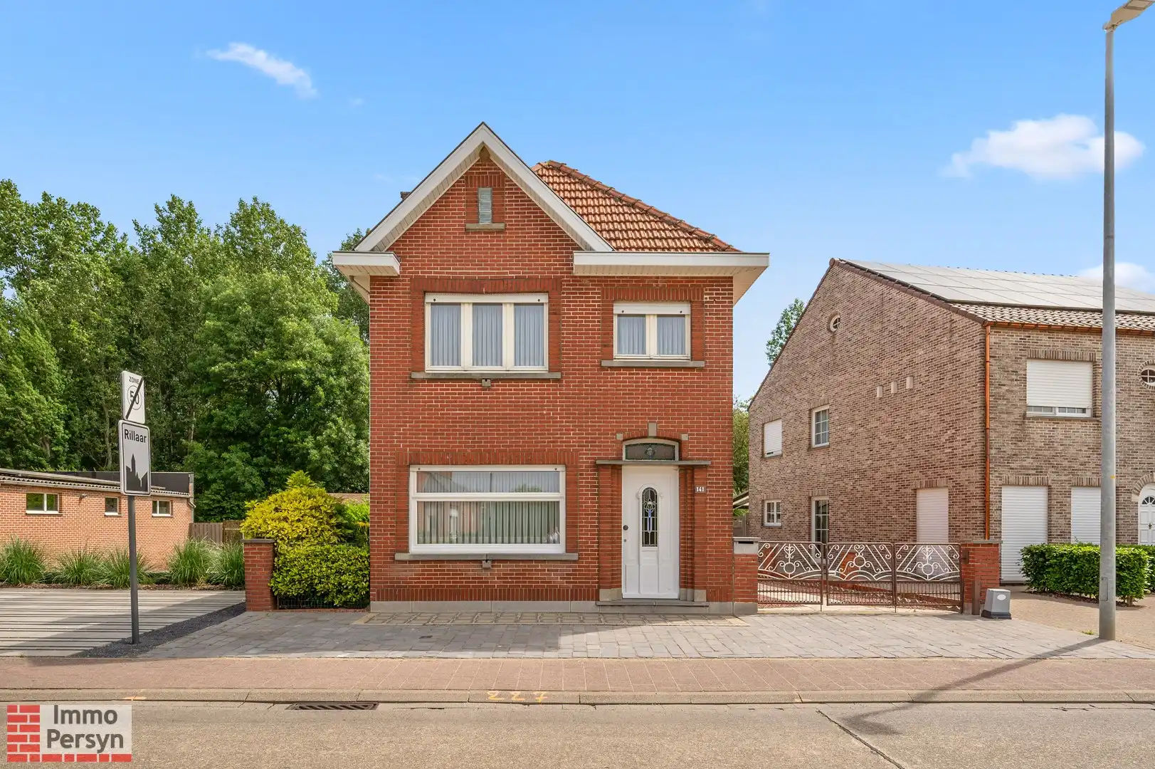 Hoofdfoto van de publicatie: Charmante vrijstaande jaren 50 woning met oprit en tuin