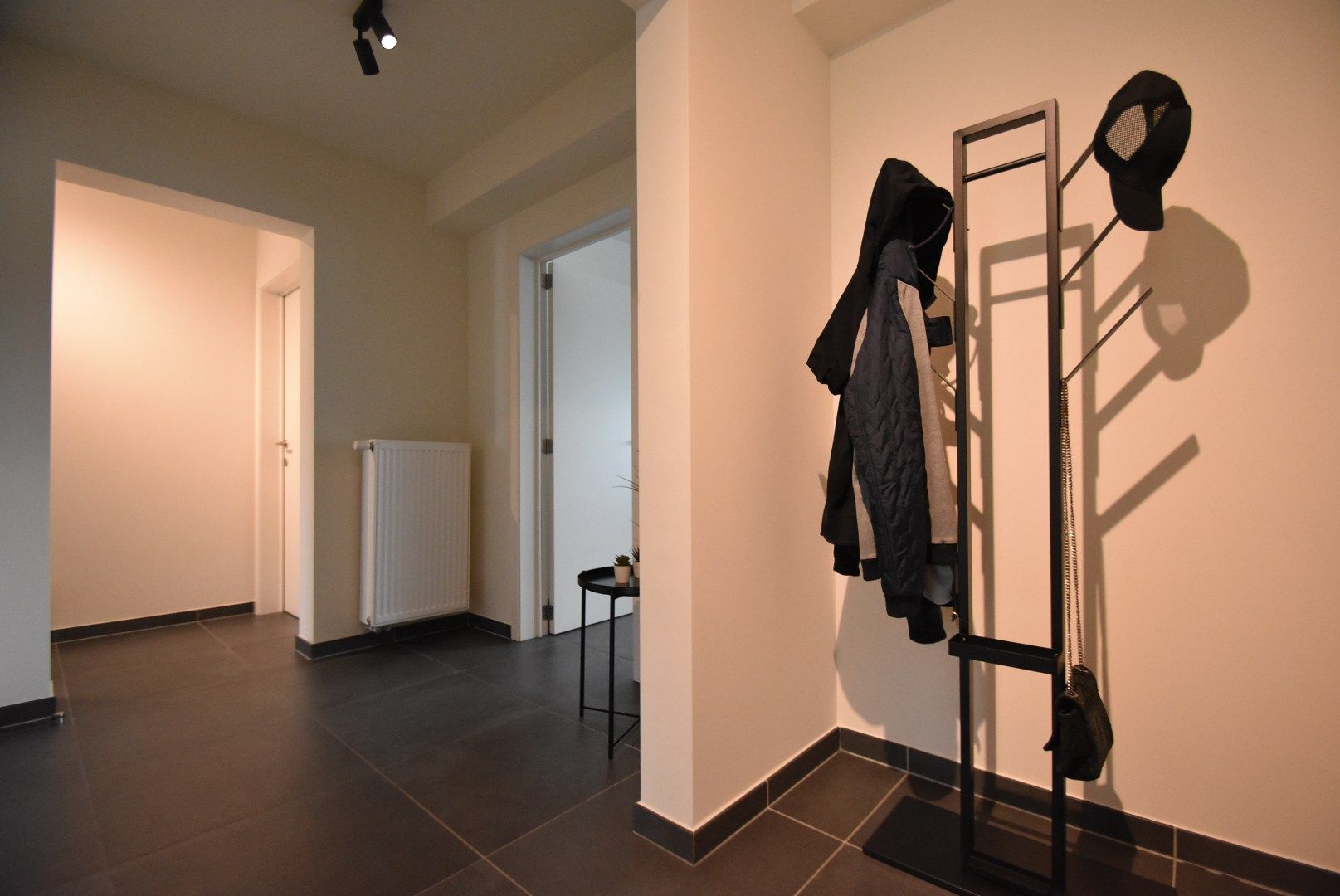 Knap ingericht  en ruim appartement met 2 slaapkamers en groot terras foto 6