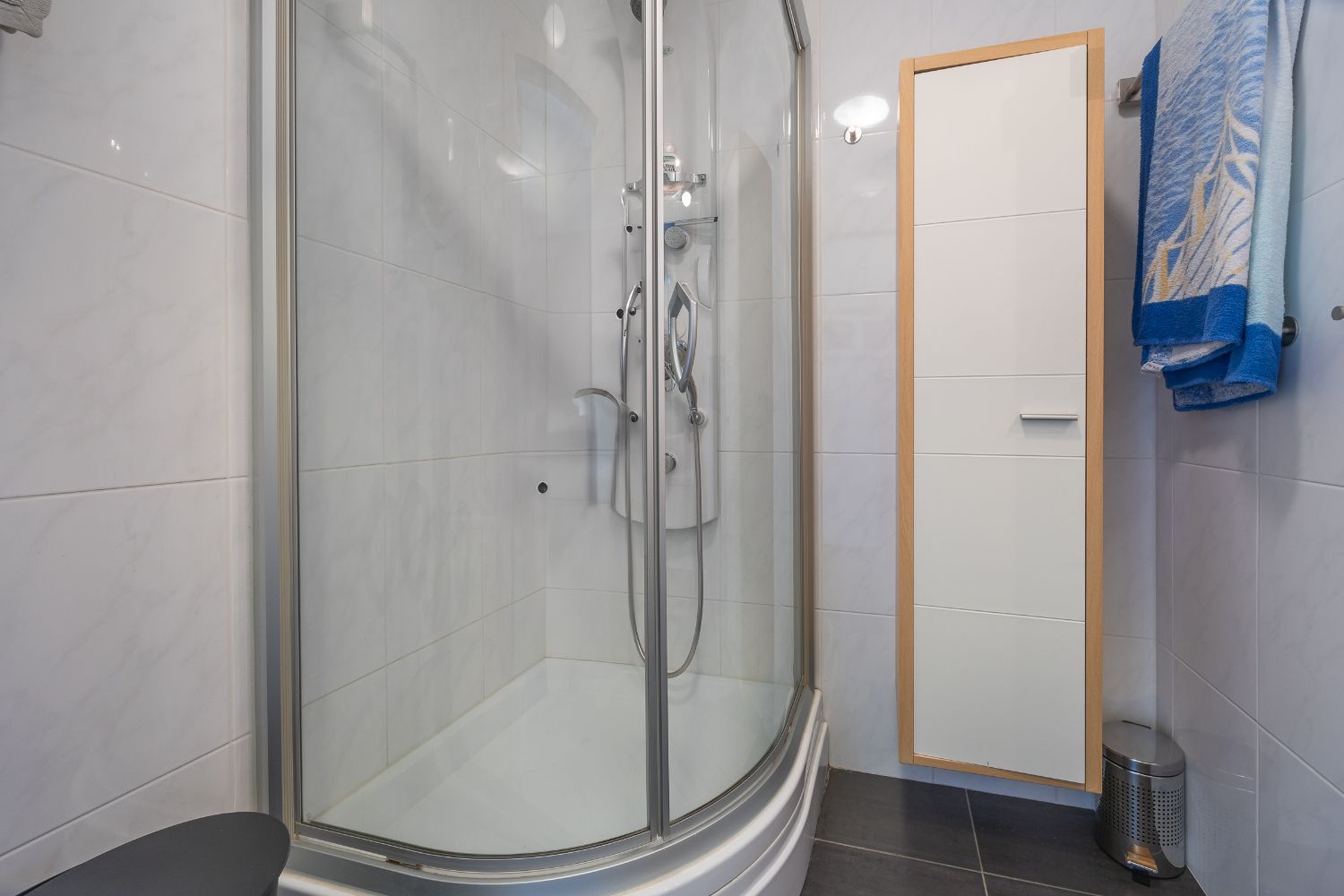 Penthouse op steenworp van het strand met panoramisch zicht foto 17