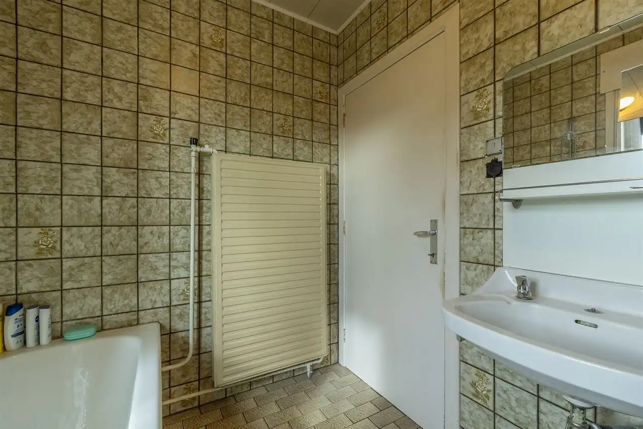 Vlakbij ingang merodebossen, soldie woning met potentieel foto 15