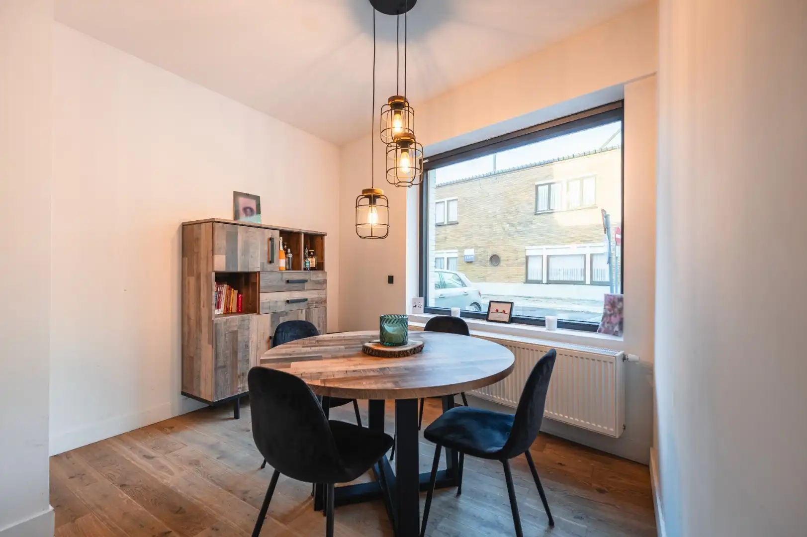 Gerenoveerde hoekwoning te koop in Harelbeke met 3/4 slaapkamers, inpandige garage, zonnige tuin en dakterras.  foto 4