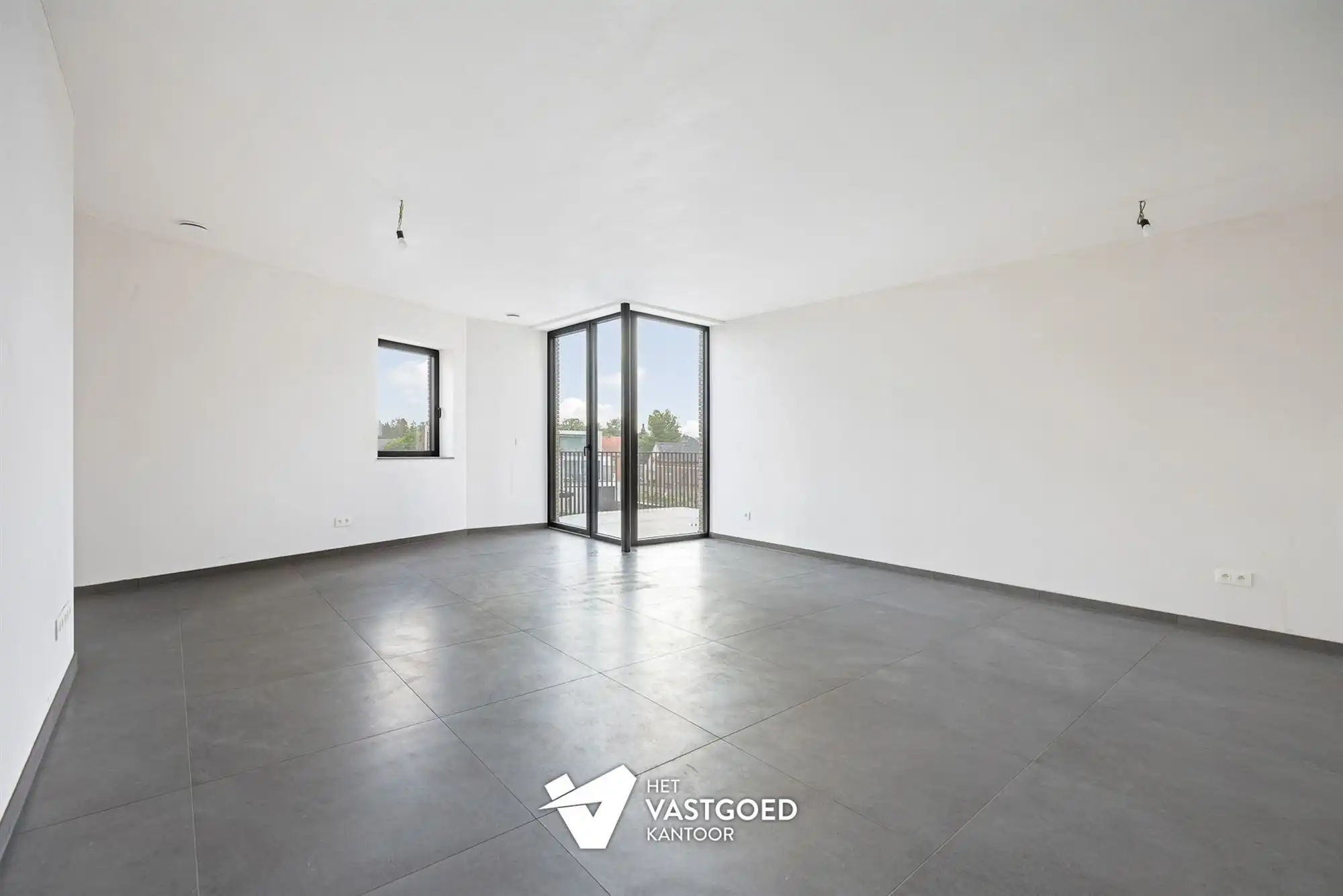 RUIM EN LICHTRIJK APPARTEMENT MET 1 SLAAPKAMER foto 2