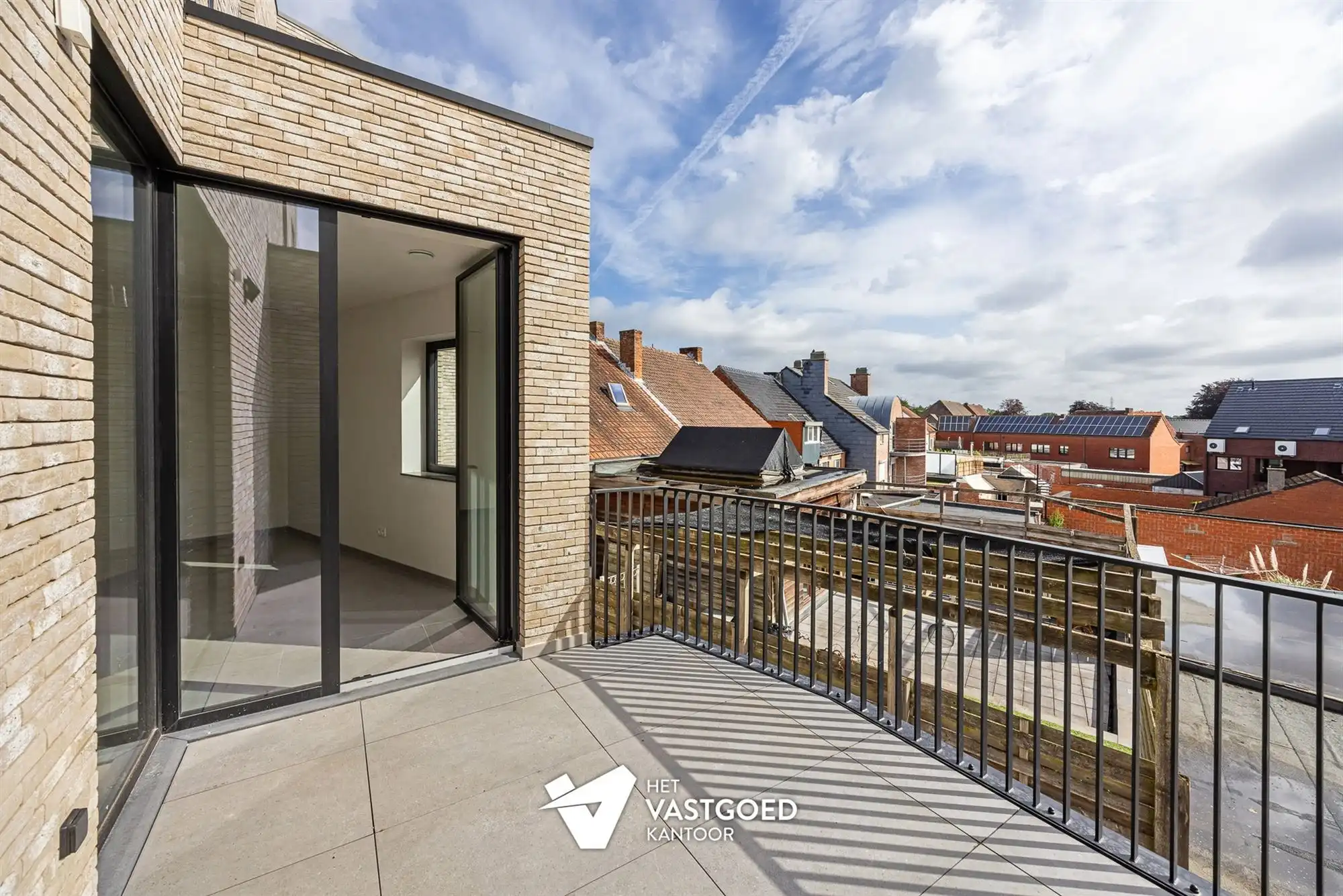 RUIM EN LICHTRIJK APPARTEMENT MET 1 SLAAPKAMER foto 2