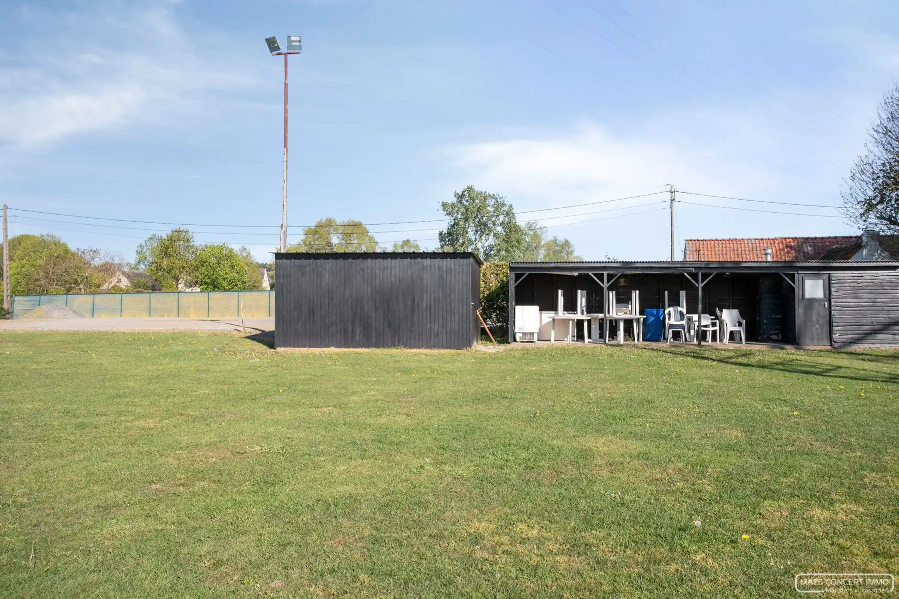 Café en voetbalveld te koop in het landelijke Wortegem foto 25