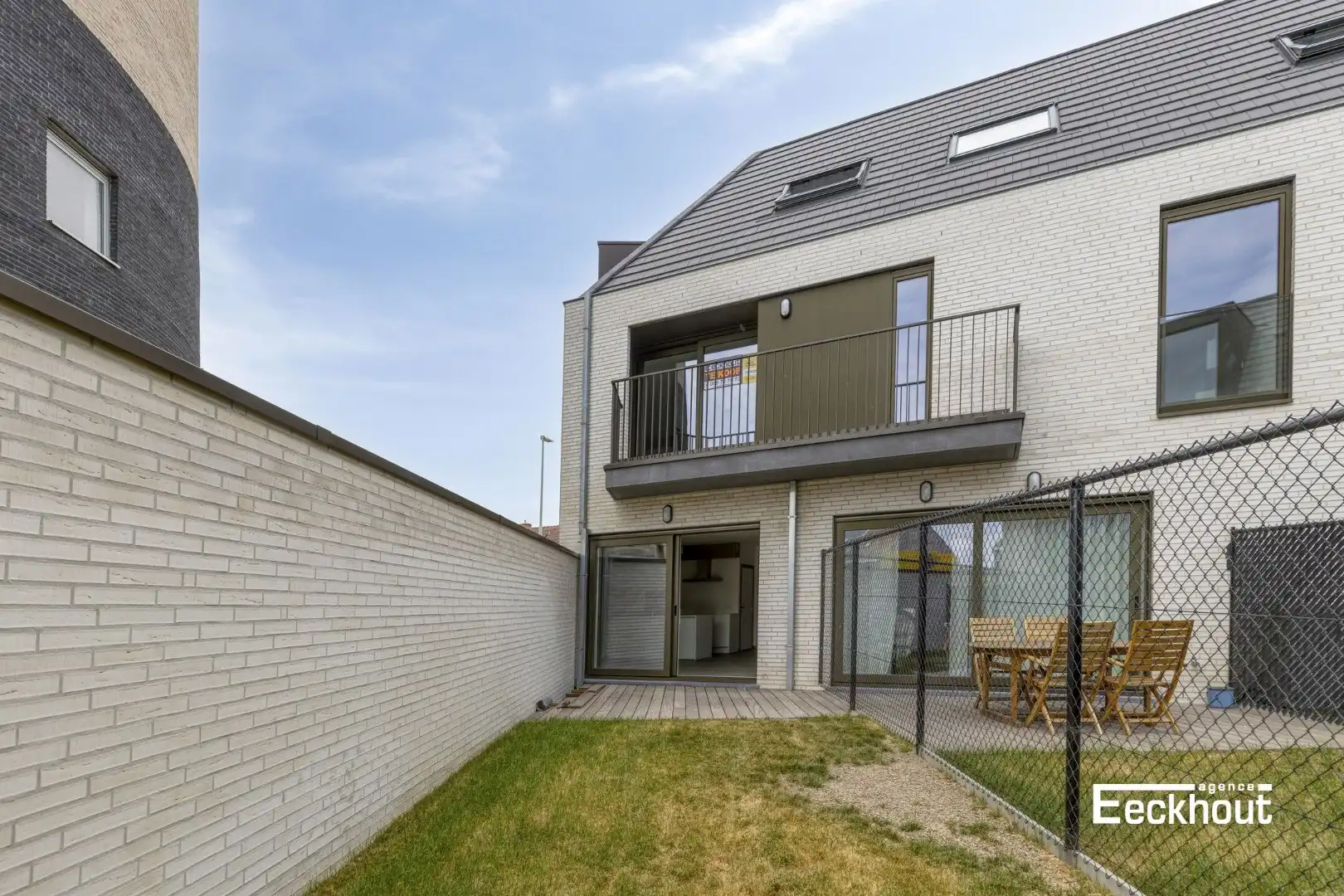 Gelijkvloersappartement met terras en tuin en inpandige garage! foto 14