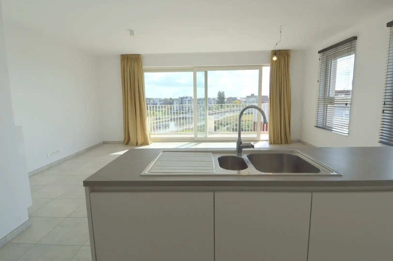 Prachtig 2-slaapkamerappartement (BJ 2021) met zicht op de Leie te koop in Harelbeke foto 8