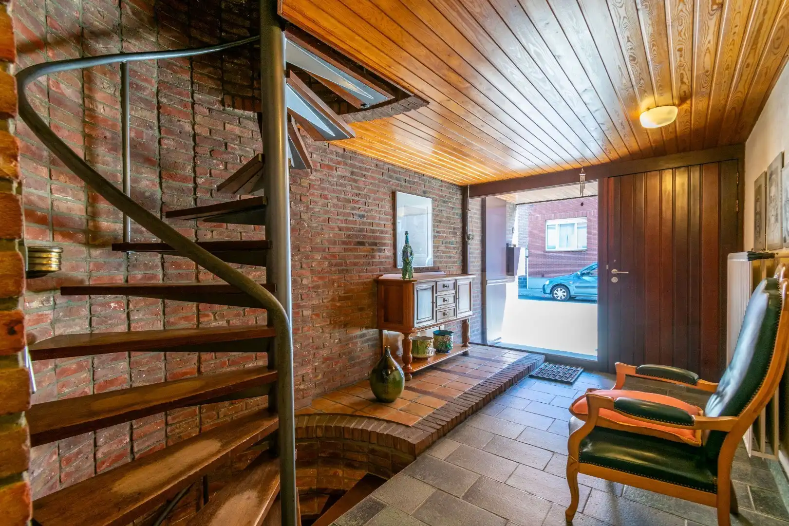 DEGELIJKE ARCHITECTURALE BEL-ETAGE WONING ! foto 2