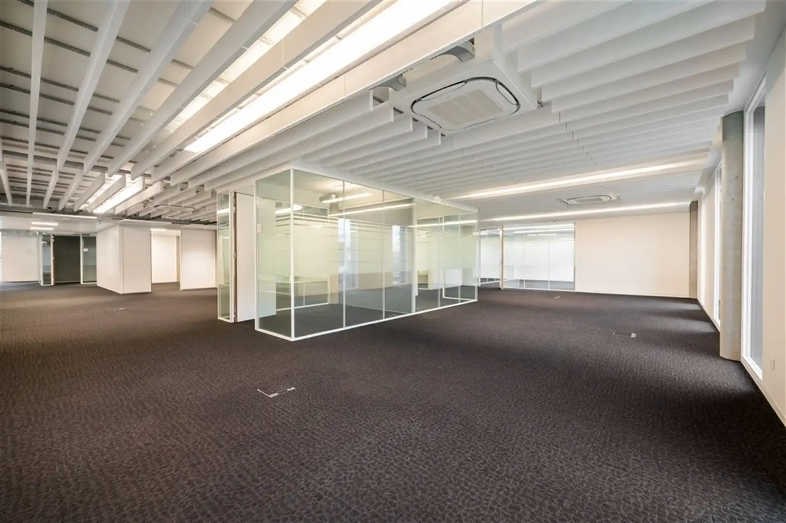 Kantoorgebouw foto 12