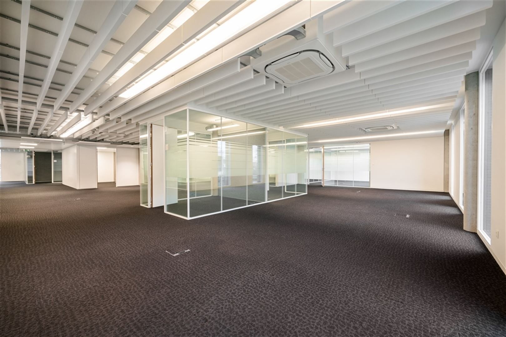 Kantoorgebouw foto 12