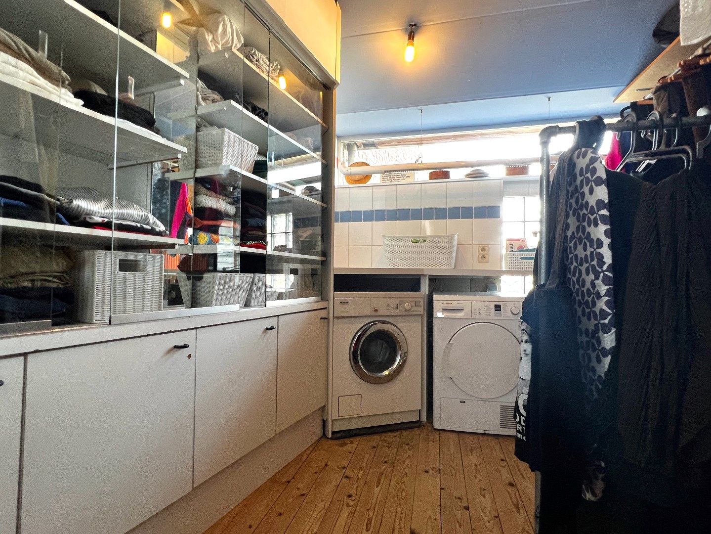 Kleurrijk, karaktervol en compleet uniek huis te koop pal in het centrum te Heule! foto 31