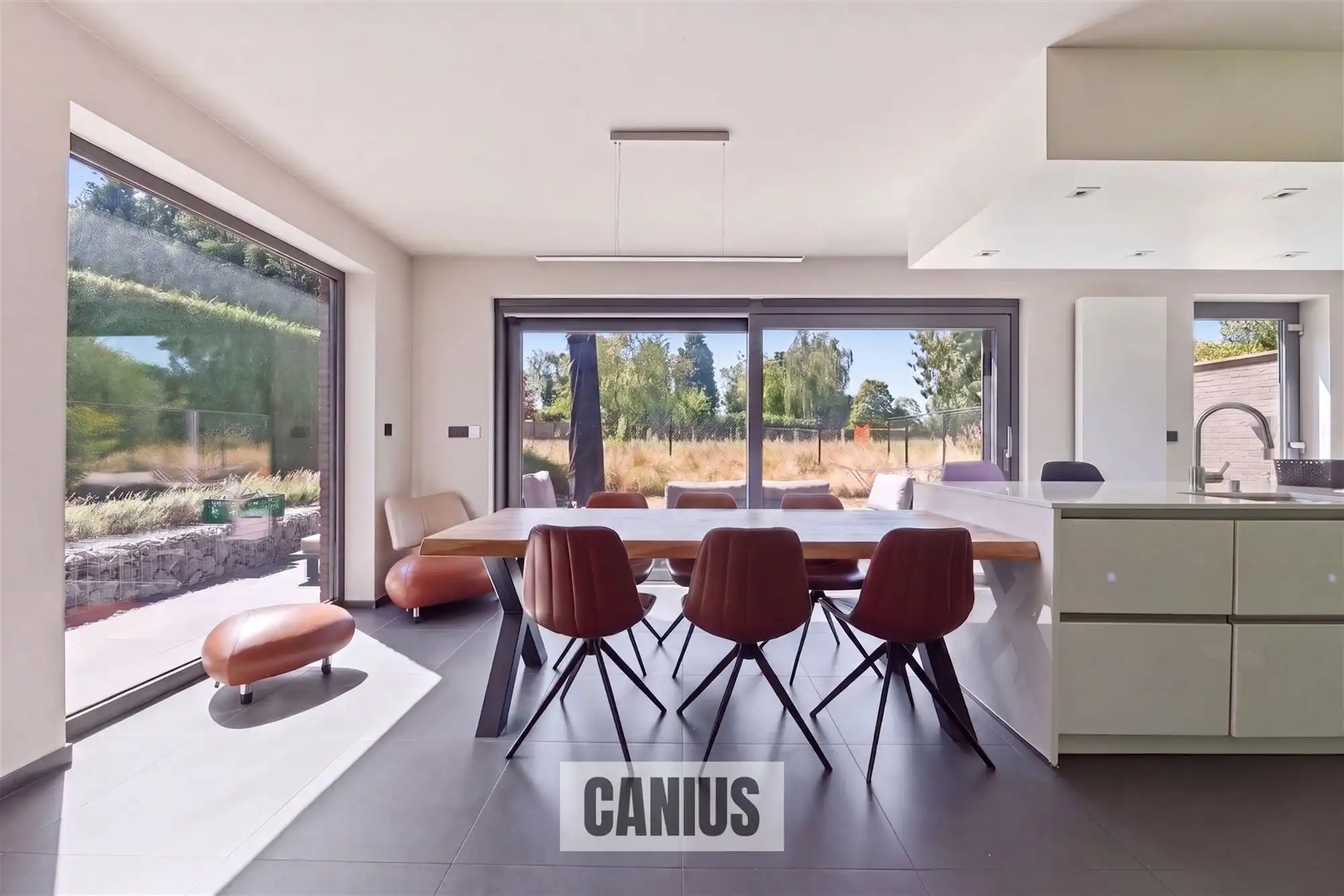 MODERNE, INSTAPKLARE WONING MET 3 SLPK EN ZUIDGERICHTE TUIN foto 5