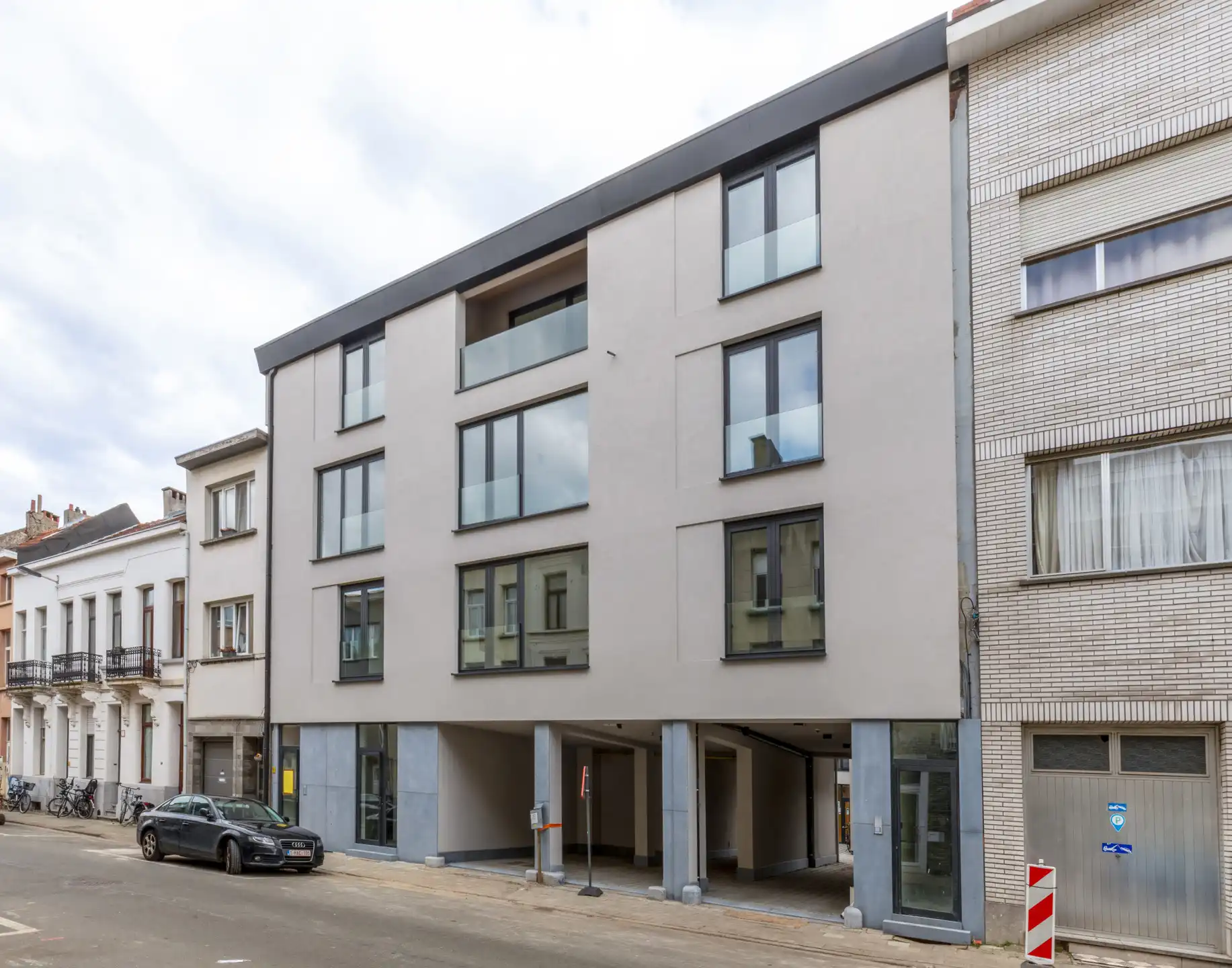 Modern 1-slaapkamerappartement met zuidgericht terras foto 2