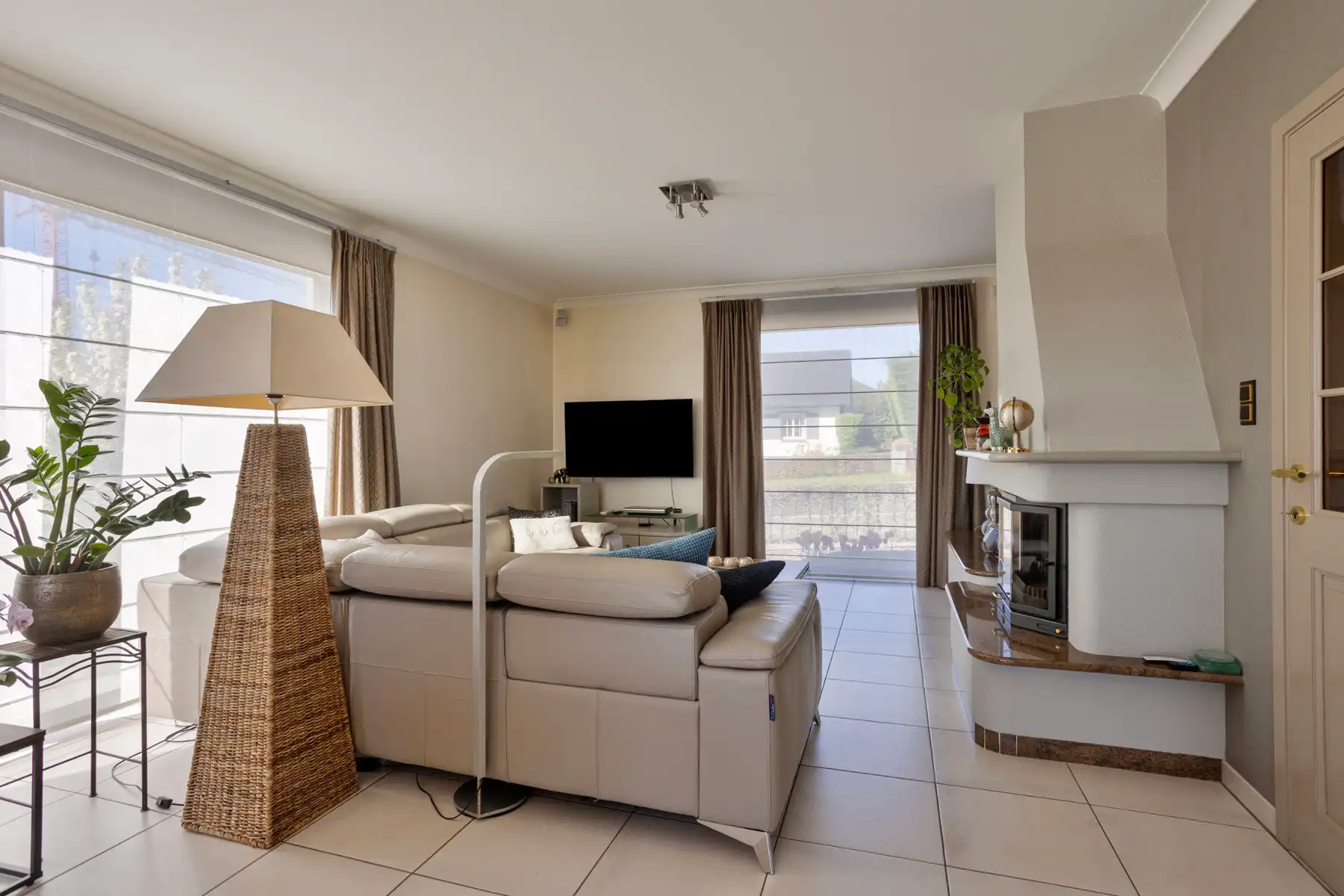 Goed onderhouden en gunstig gelegen villa met 4 slaapkamers foto 8