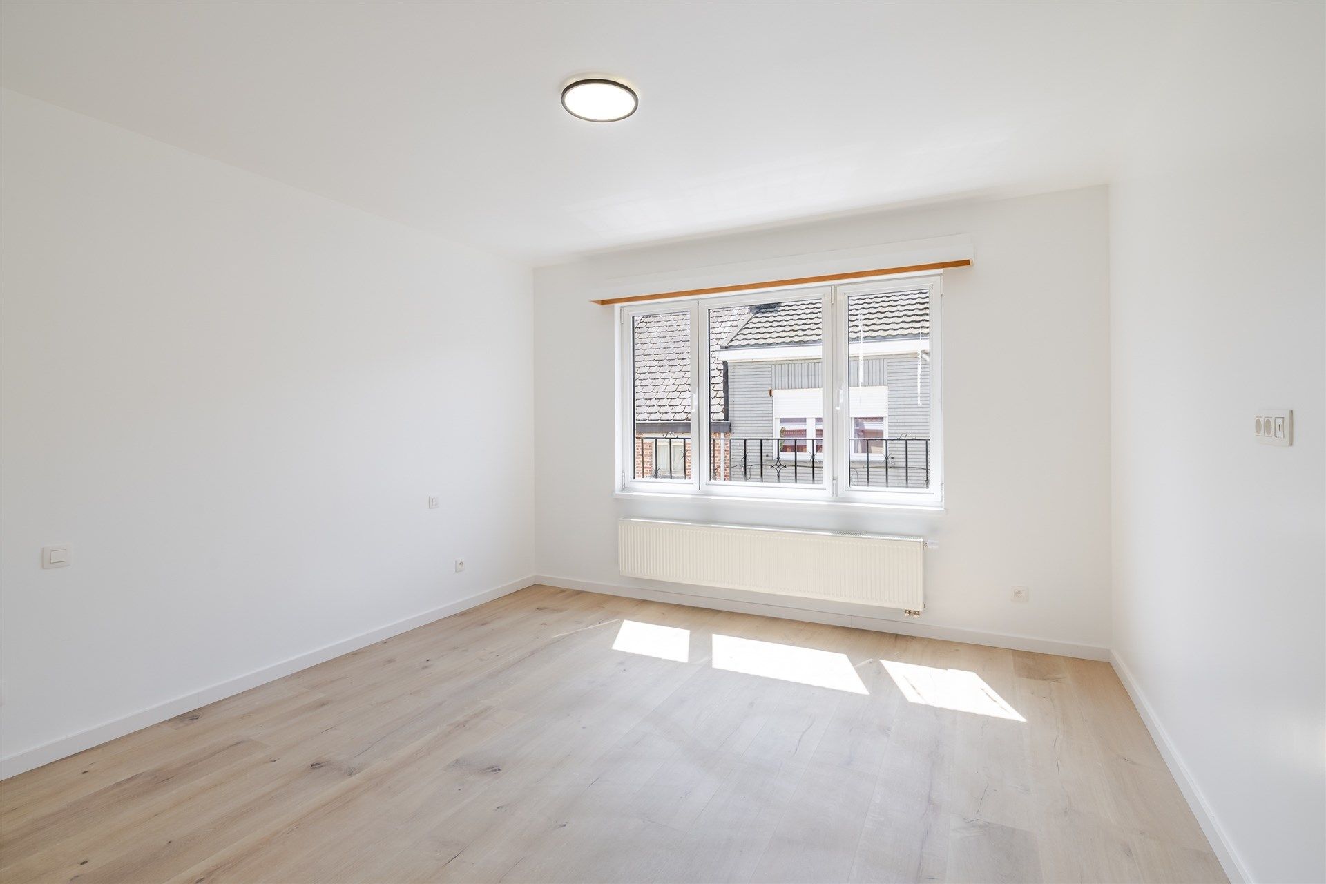 Top gerenoveerde woning met 3 slks en tuin foto 11