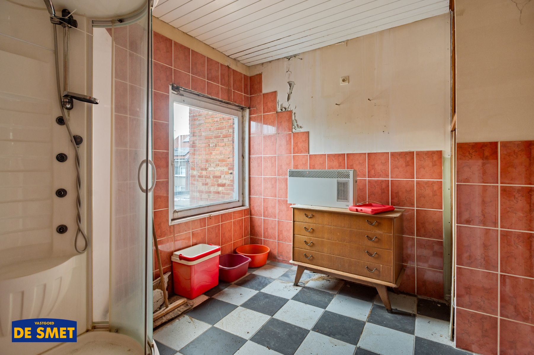Volledig te vernieuwen/af te breken rijwoning zonder tuin foto 12
