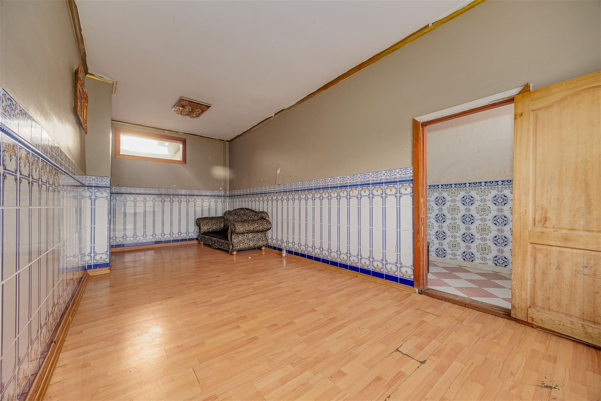 Te renoveren woning met 4 slaapkamers en koer foto 3