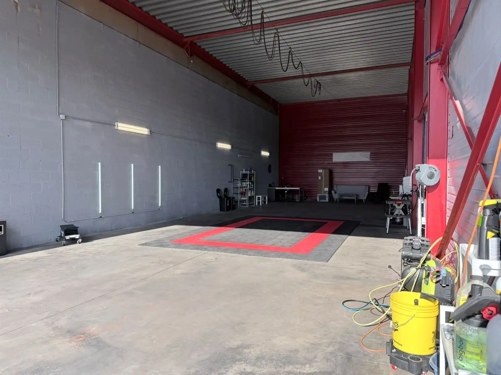 TE HUUR: Opslagruimte van 140m² te Genk! foto 4