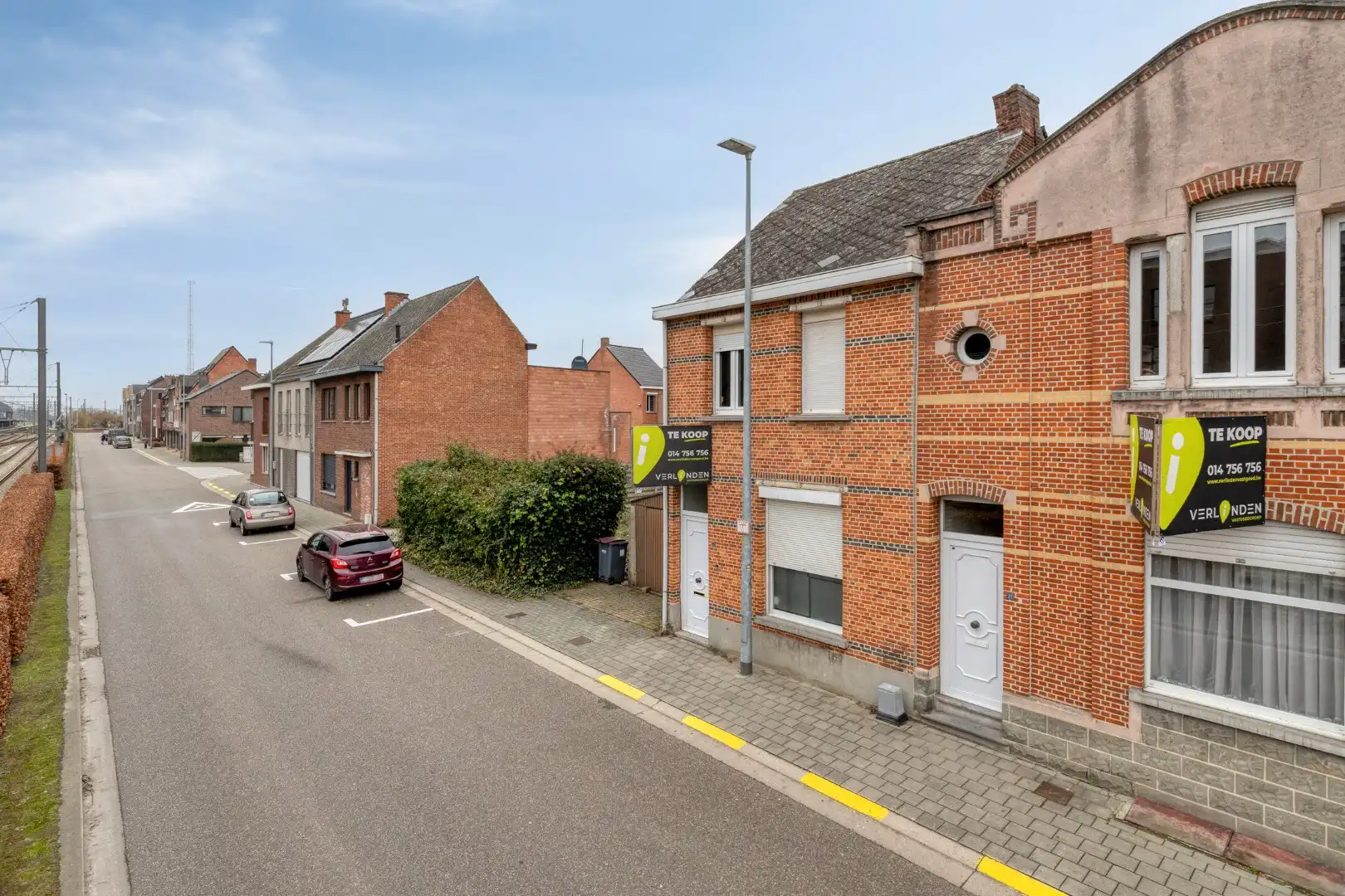 Op te knappen woning in het centrum van Mol met parkeerplaats !  foto 2