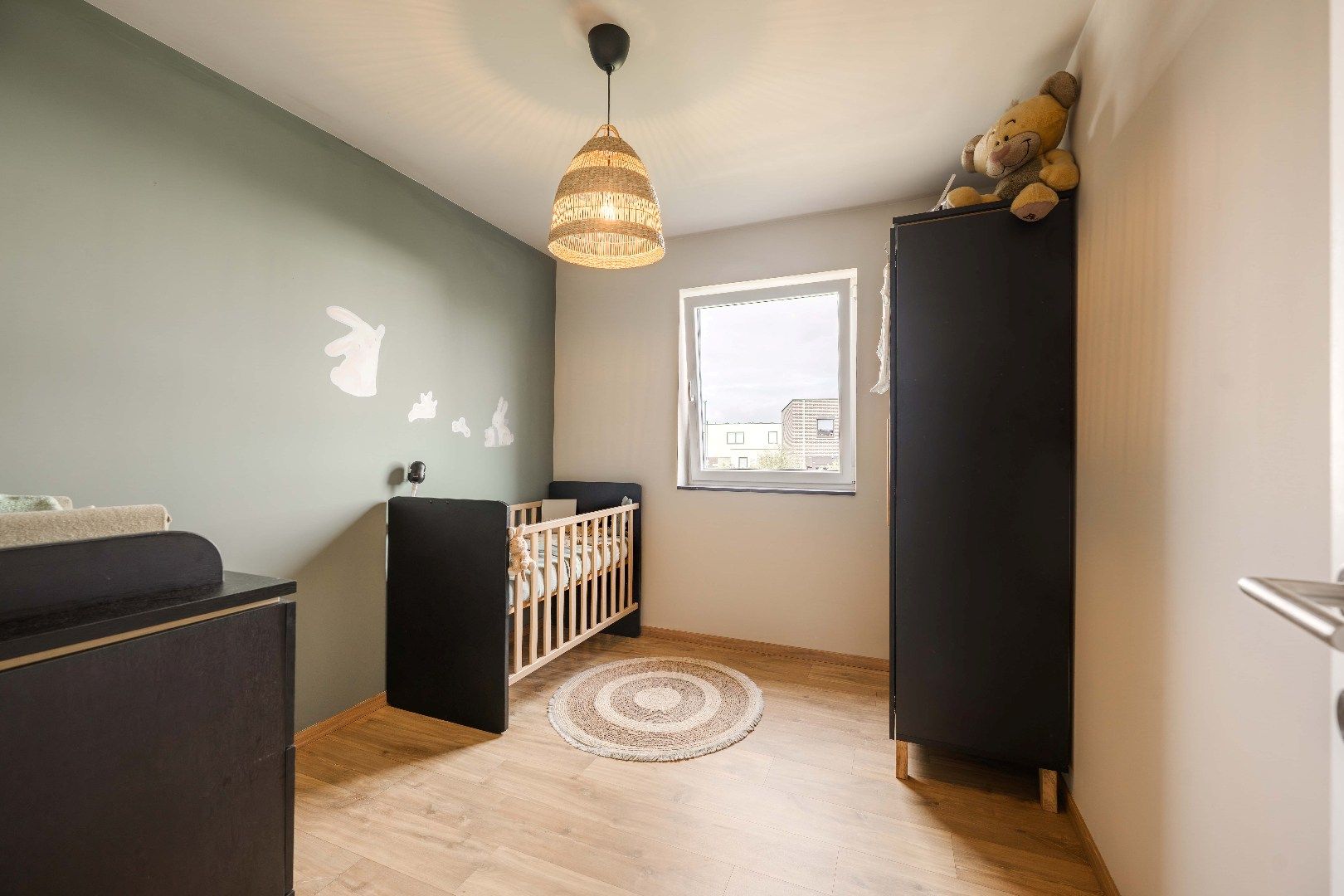 MODERNE BEN-WONING MET 3 SLPKS | TUIN EN PRIVATE STAANPLAATS foto 19
