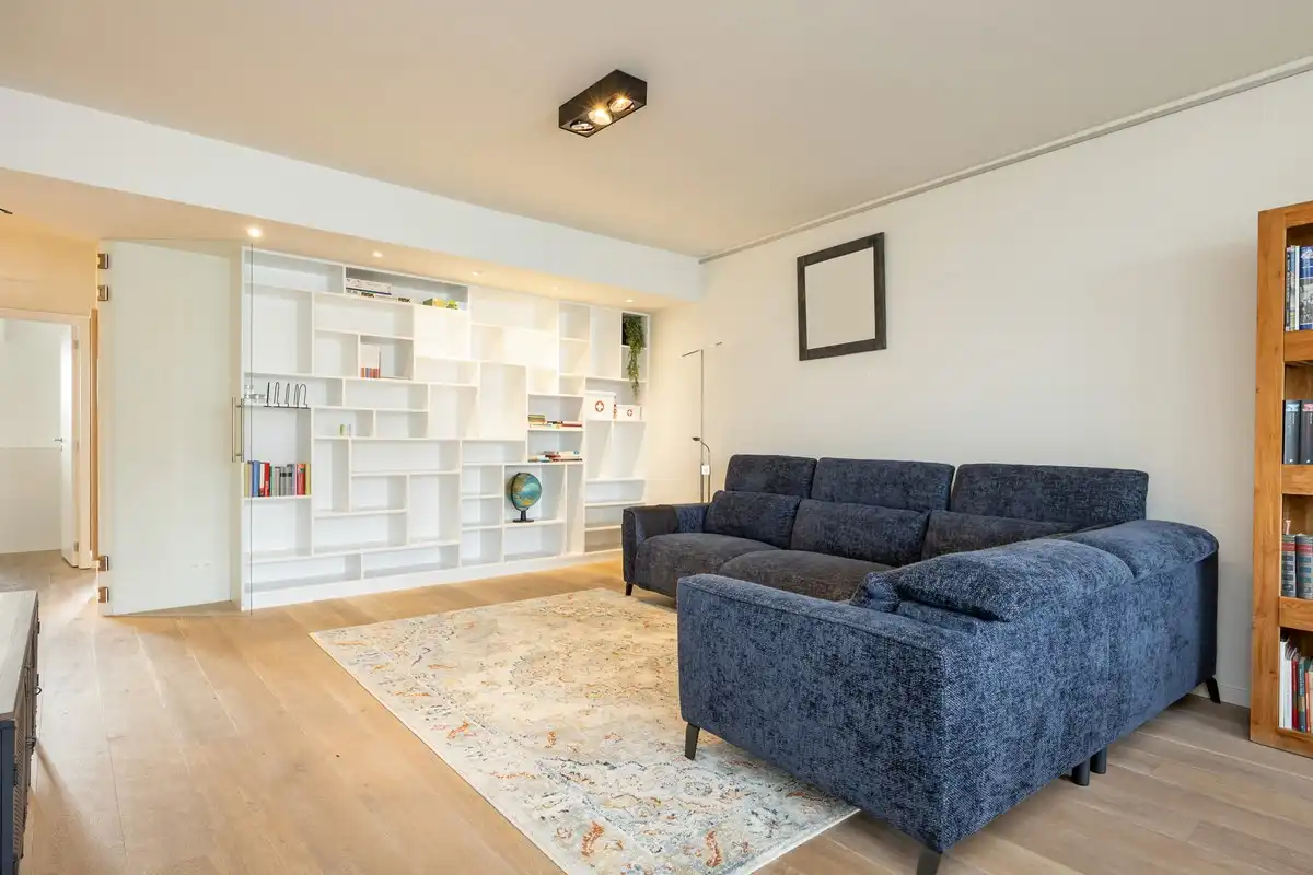 Zeer ruim en lichtrijk appartement te koop foto 2