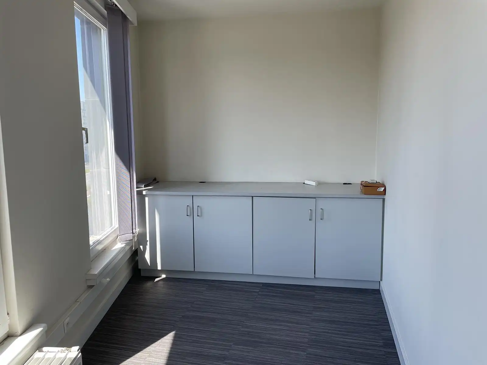 Hoekkantoor te huur met panoramisch uitzicht over de stad foto 9