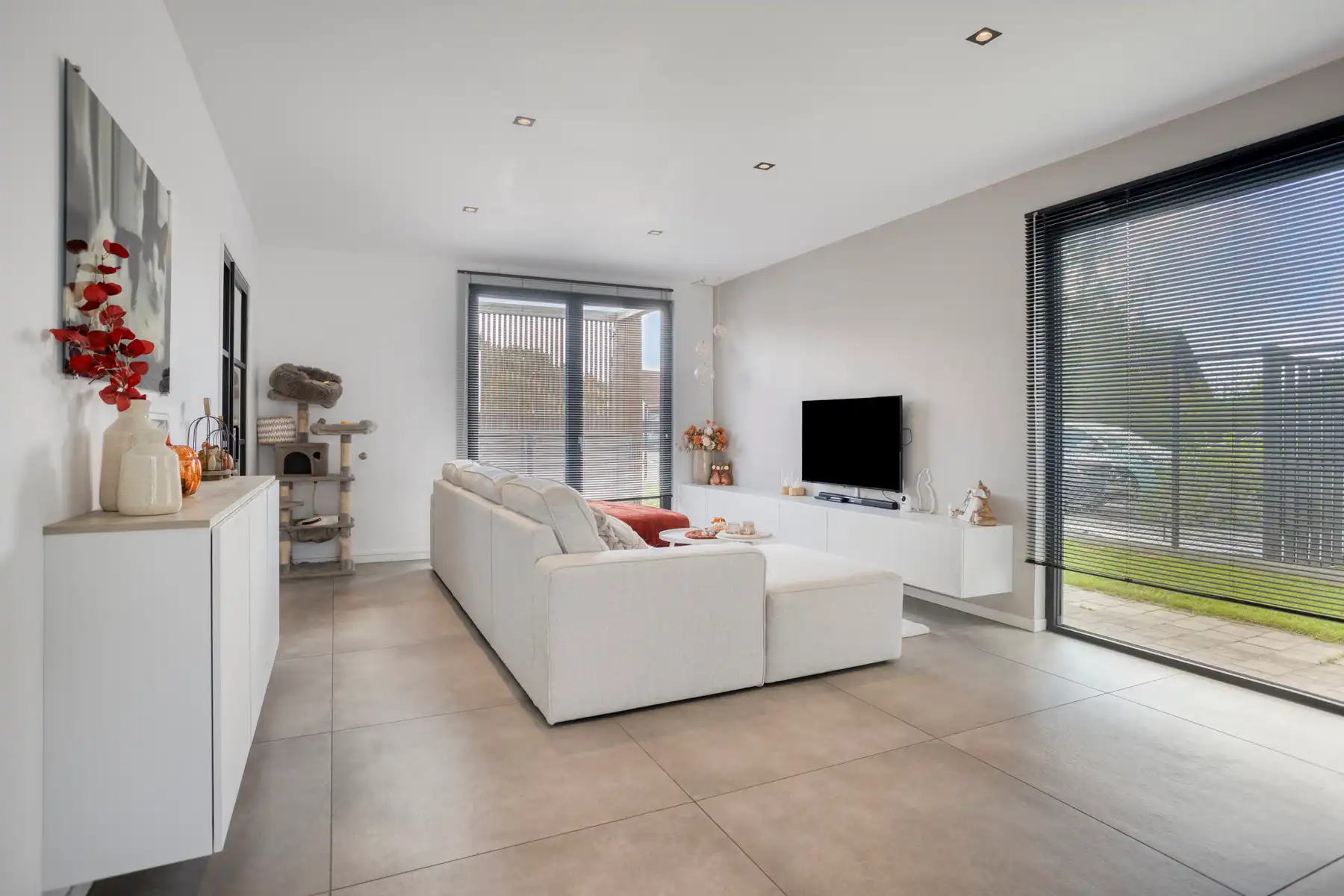 Volledig instapklare moderne halfopen woning in rustige wijk foto 5