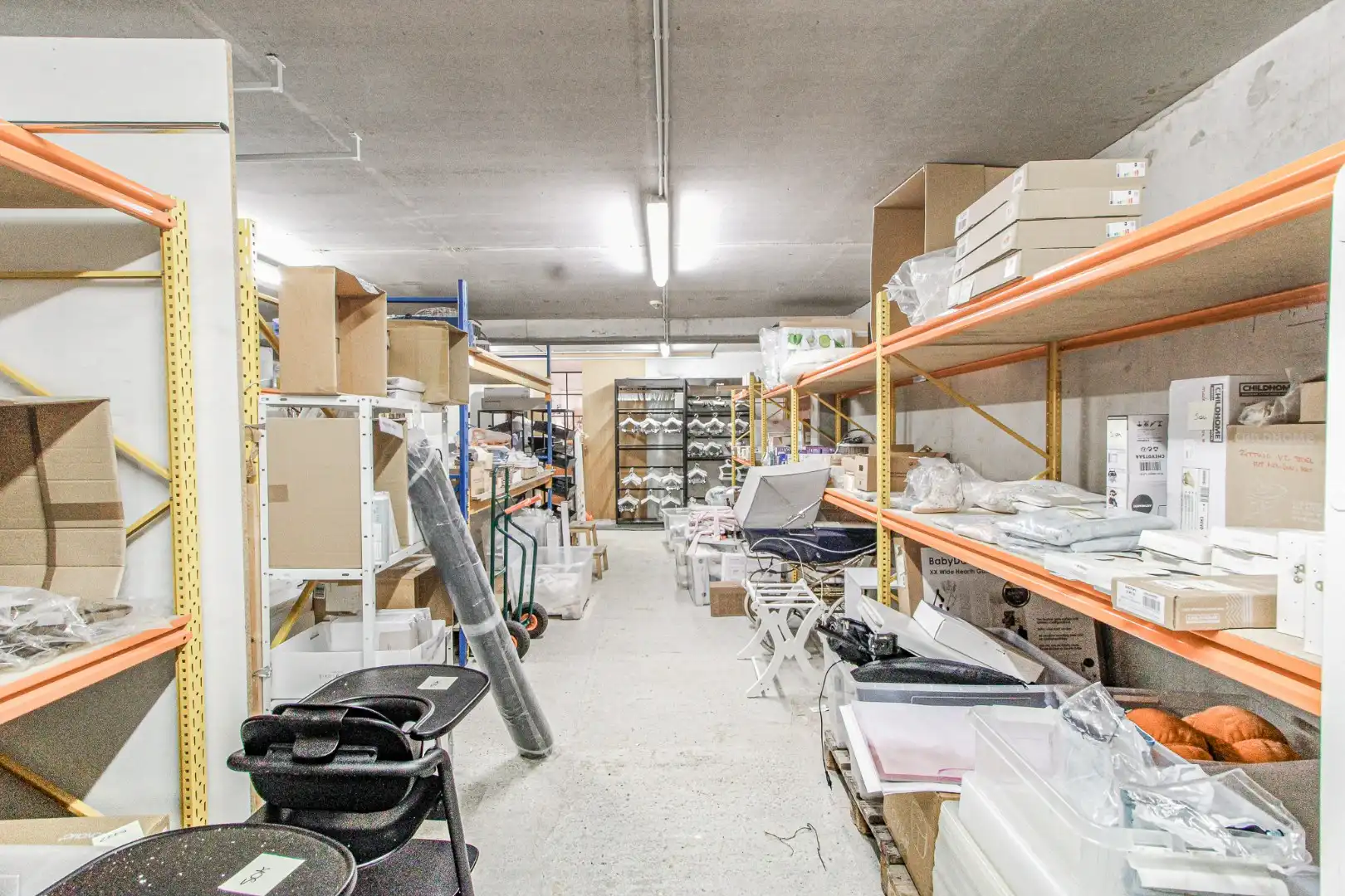 Zeer centraal gelegen handelspand op Lippenslaan 207, 306m² glv plus mezzanine, kelder en garage foto 20