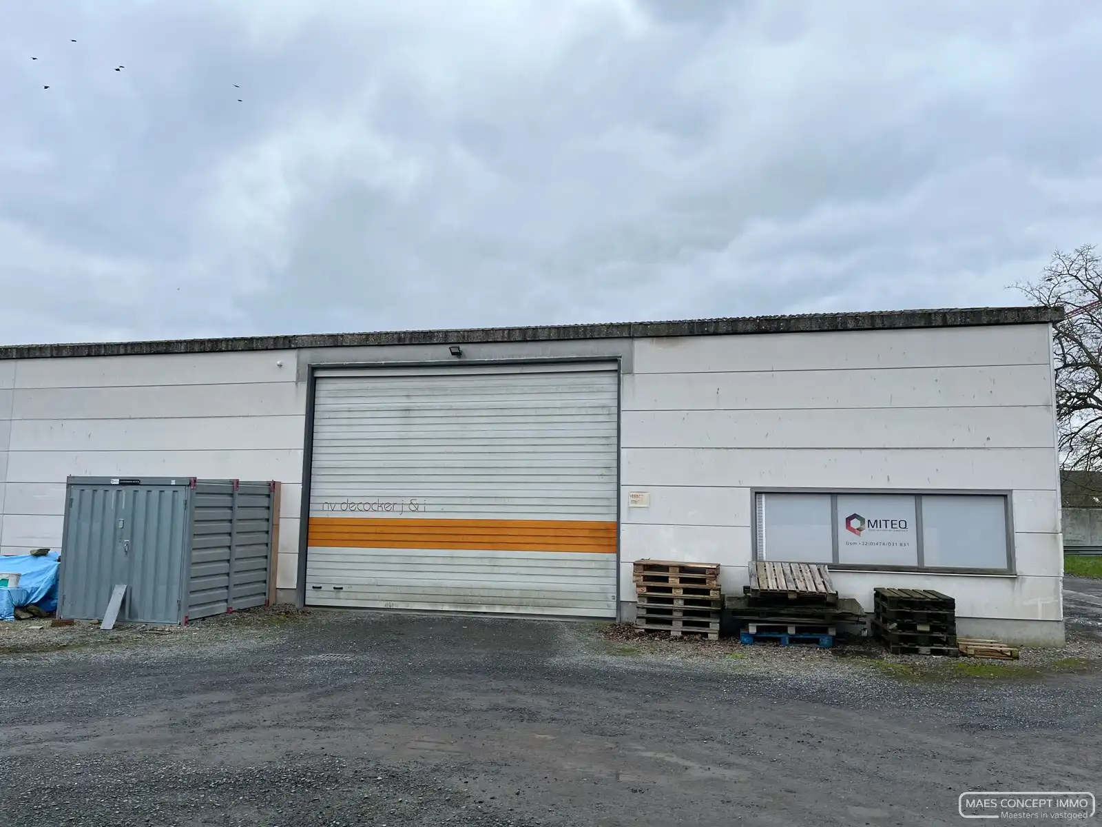 Magazijnruimte met bureel te huur in Olsene- 200 m² foto {{pictureIndex}}