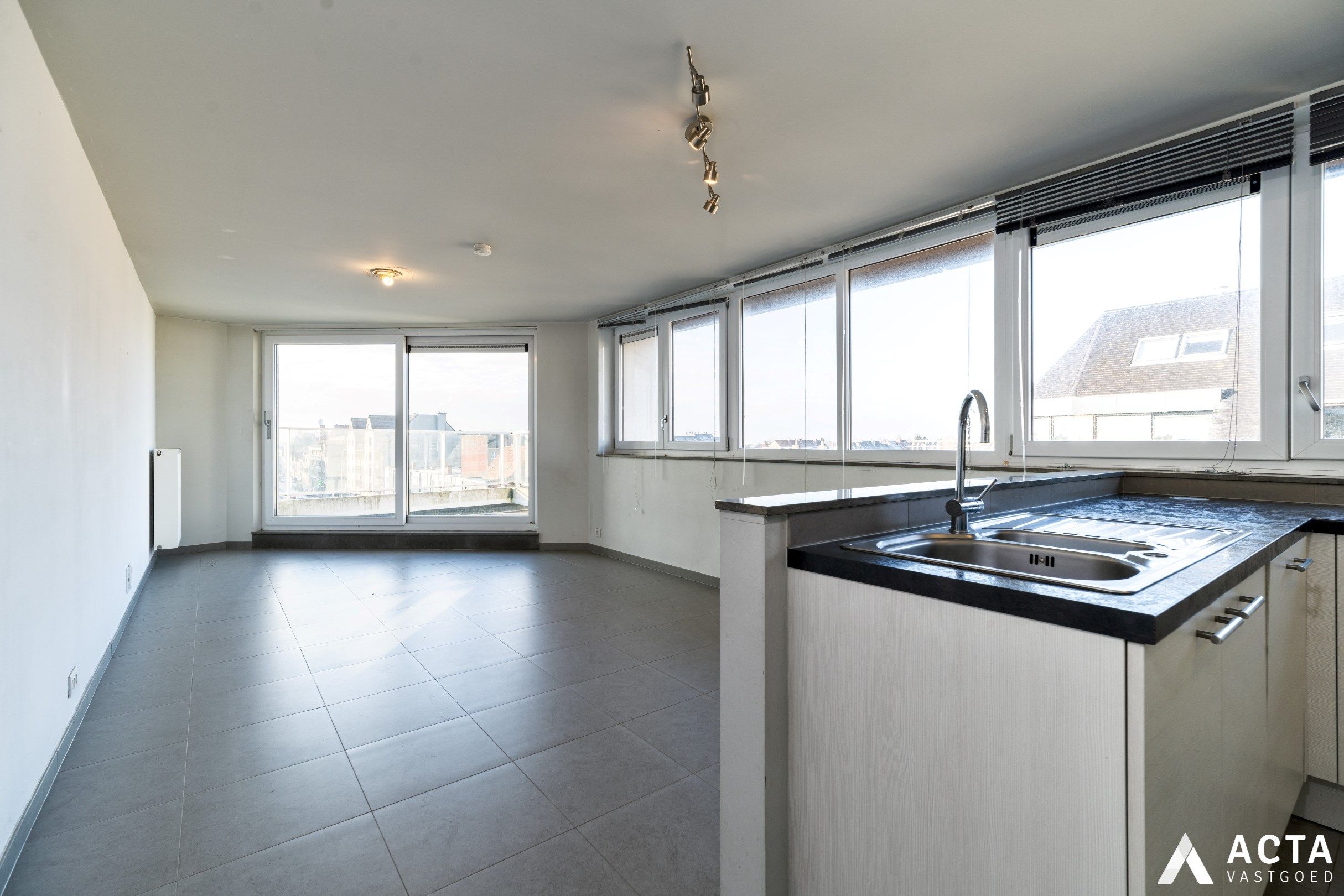 Instapklaar duplex appartement met grote terrassen! foto 2