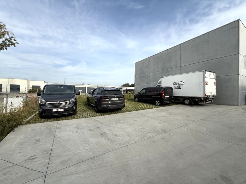 Nieuwbouw casco KMO-unit van 260 m² + 2 staanplaatsen foto 3