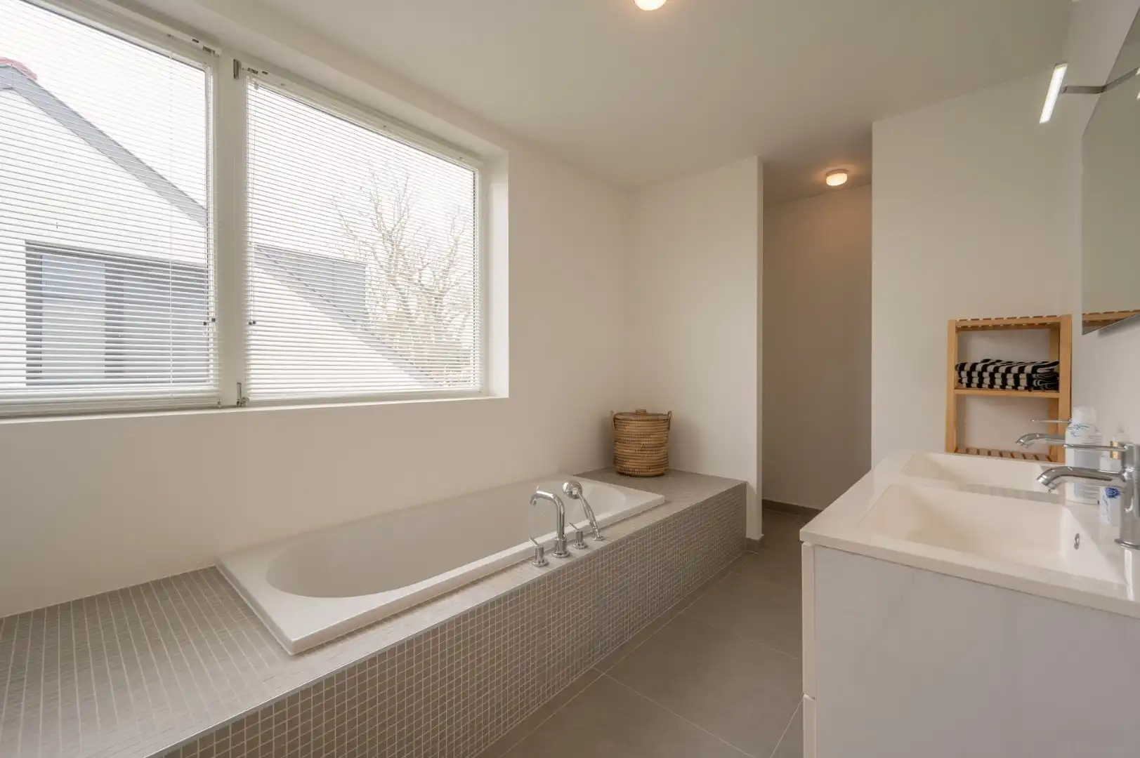 Instapklare woning met 5 slaapkamers aan de Oosthoek. foto 15